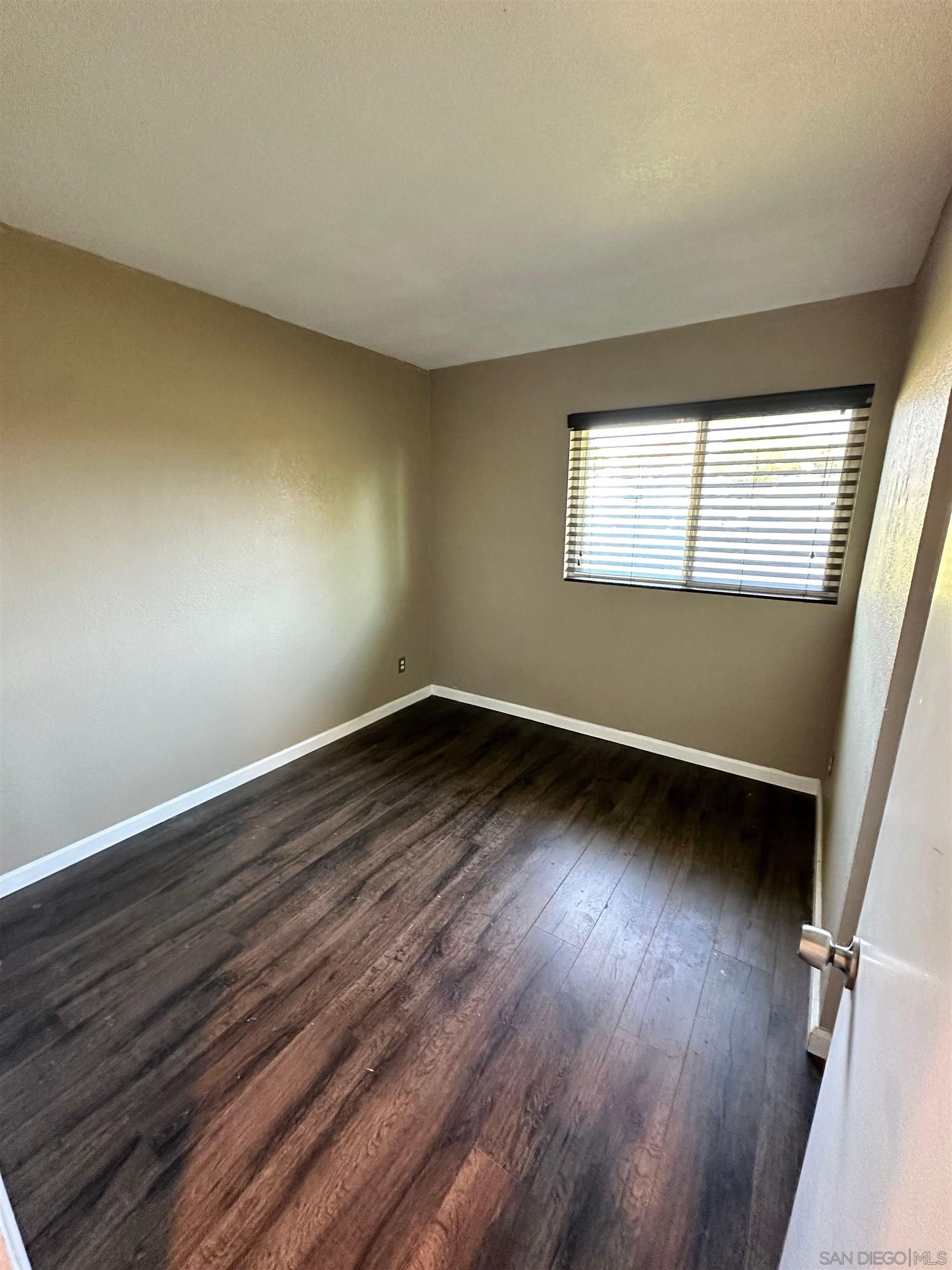 Detail Gallery Image 9 of 16 For 2275  Peppermint Ln, Lemon Grove,  CA 91945 - 3 Beds | 2/1 Baths