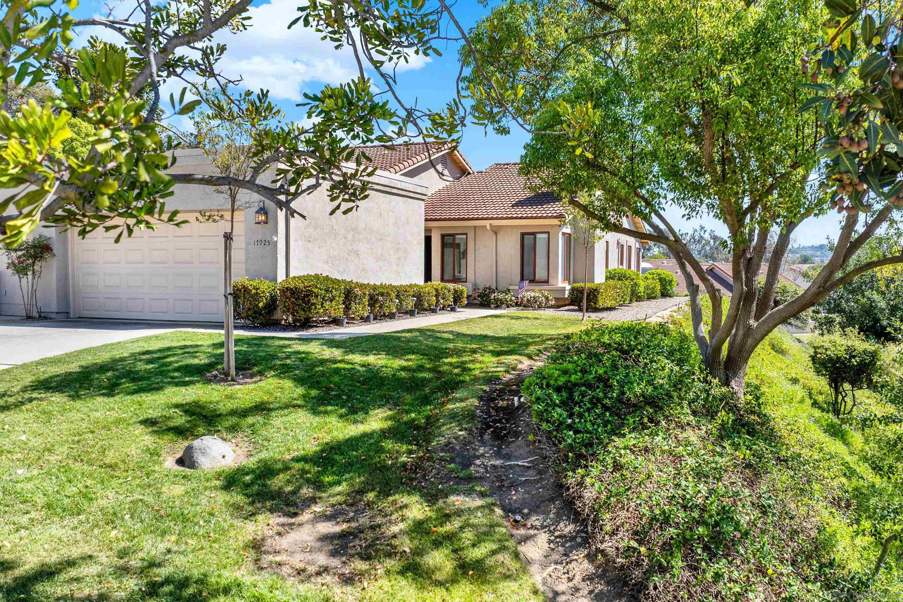 Detail Gallery Image 2 of 50 For 17925  Avenida Cordillera, San Diego,  CA 92128 - 2 Beds | 2 Baths