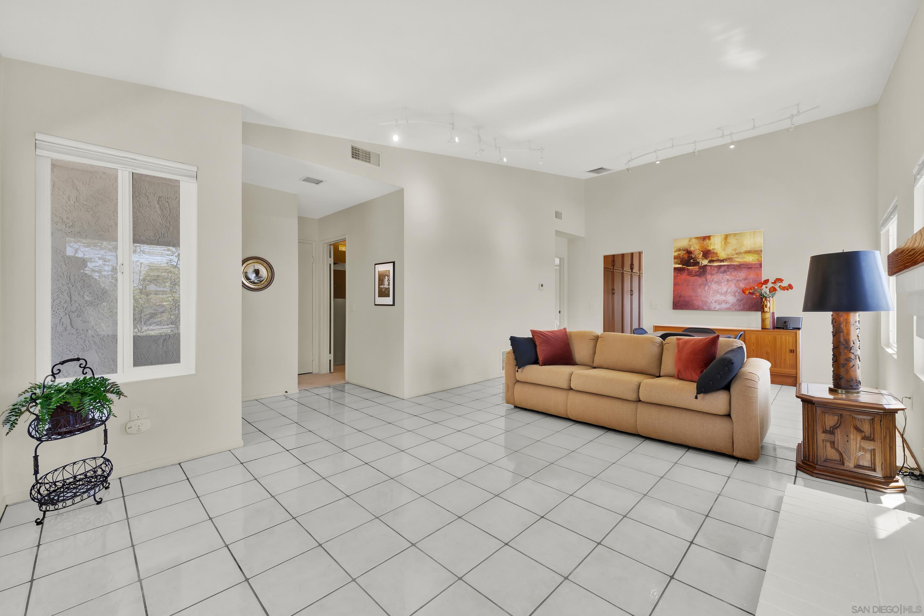 Detail Gallery Image 12 of 50 For 17925  Avenida Cordillera, San Diego,  CA 92128 - 2 Beds | 2 Baths