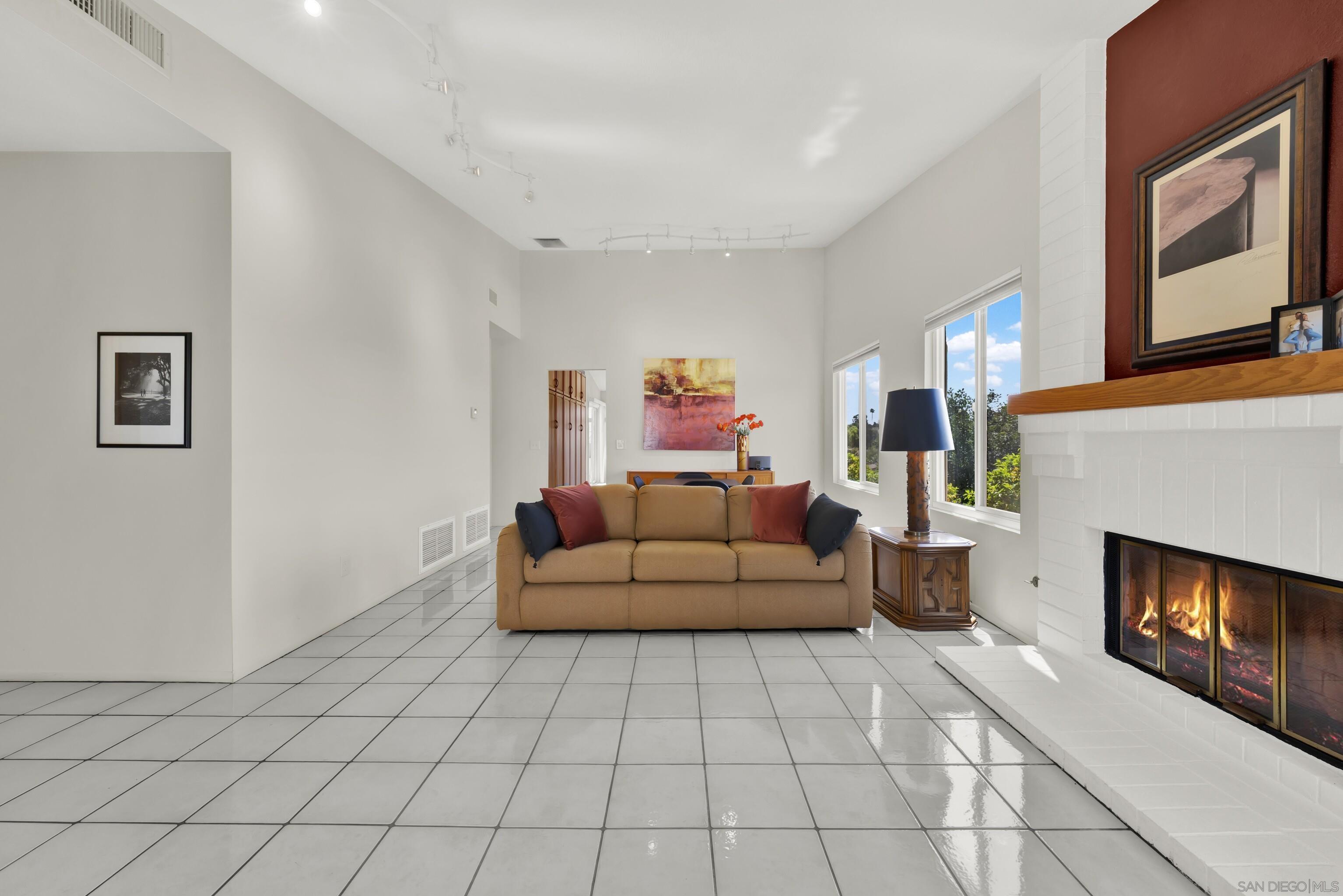 Detail Gallery Image 13 of 50 For 17925  Avenida Cordillera, San Diego,  CA 92128 - 2 Beds | 2 Baths