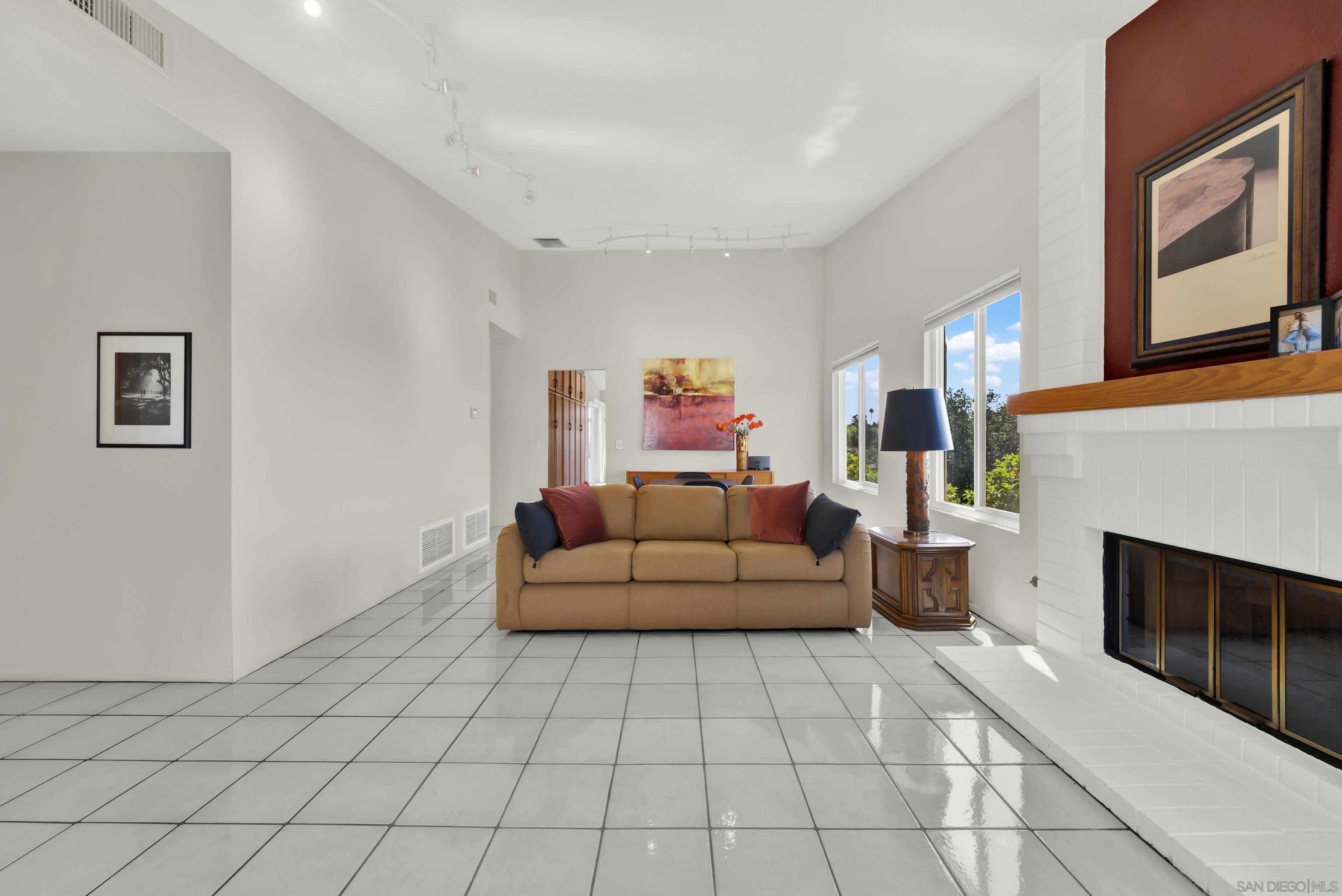 Detail Gallery Image 14 of 50 For 17925  Avenida Cordillera, San Diego,  CA 92128 - 2 Beds | 2 Baths