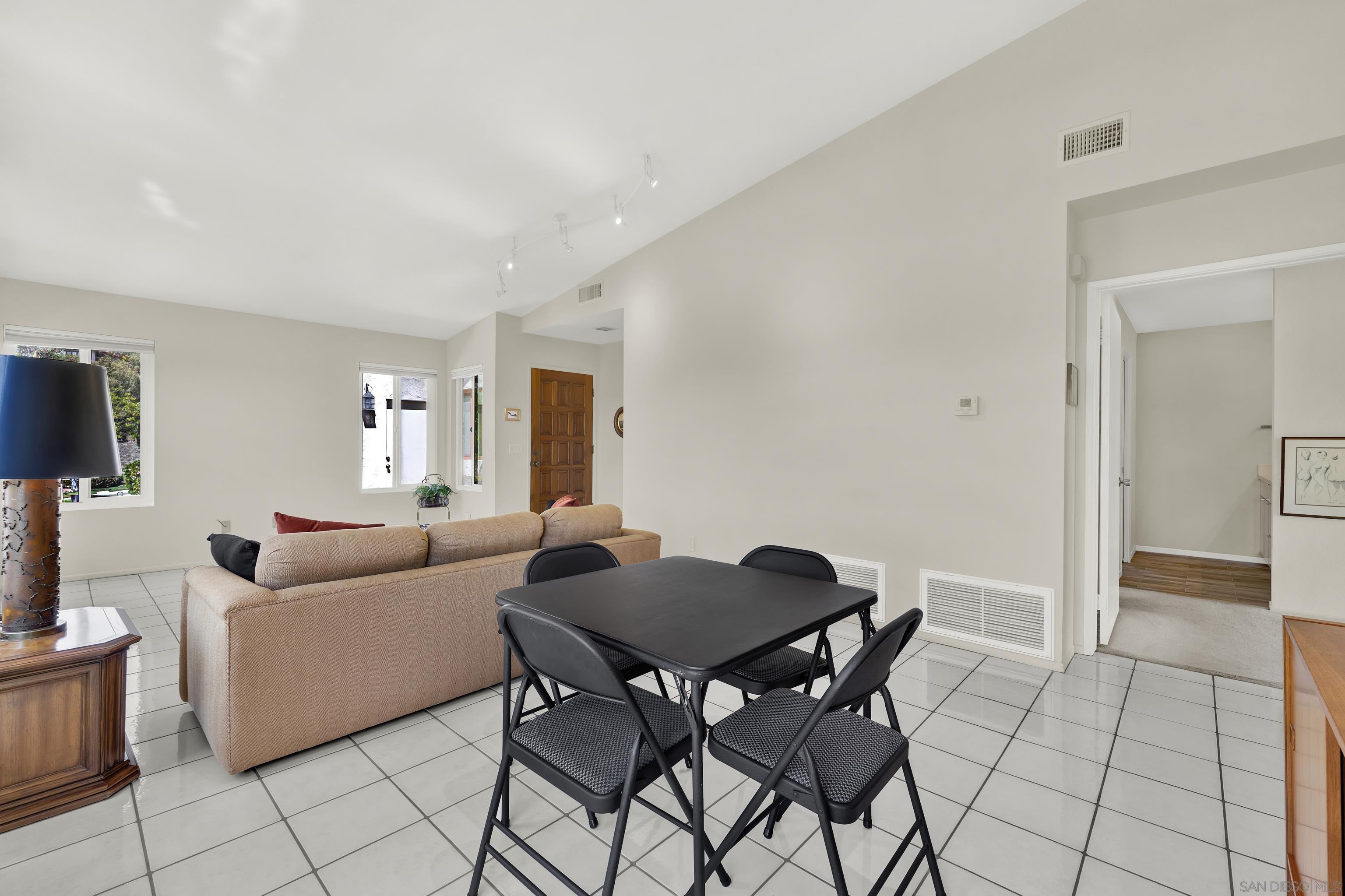 Detail Gallery Image 15 of 50 For 17925  Avenida Cordillera, San Diego,  CA 92128 - 2 Beds | 2 Baths