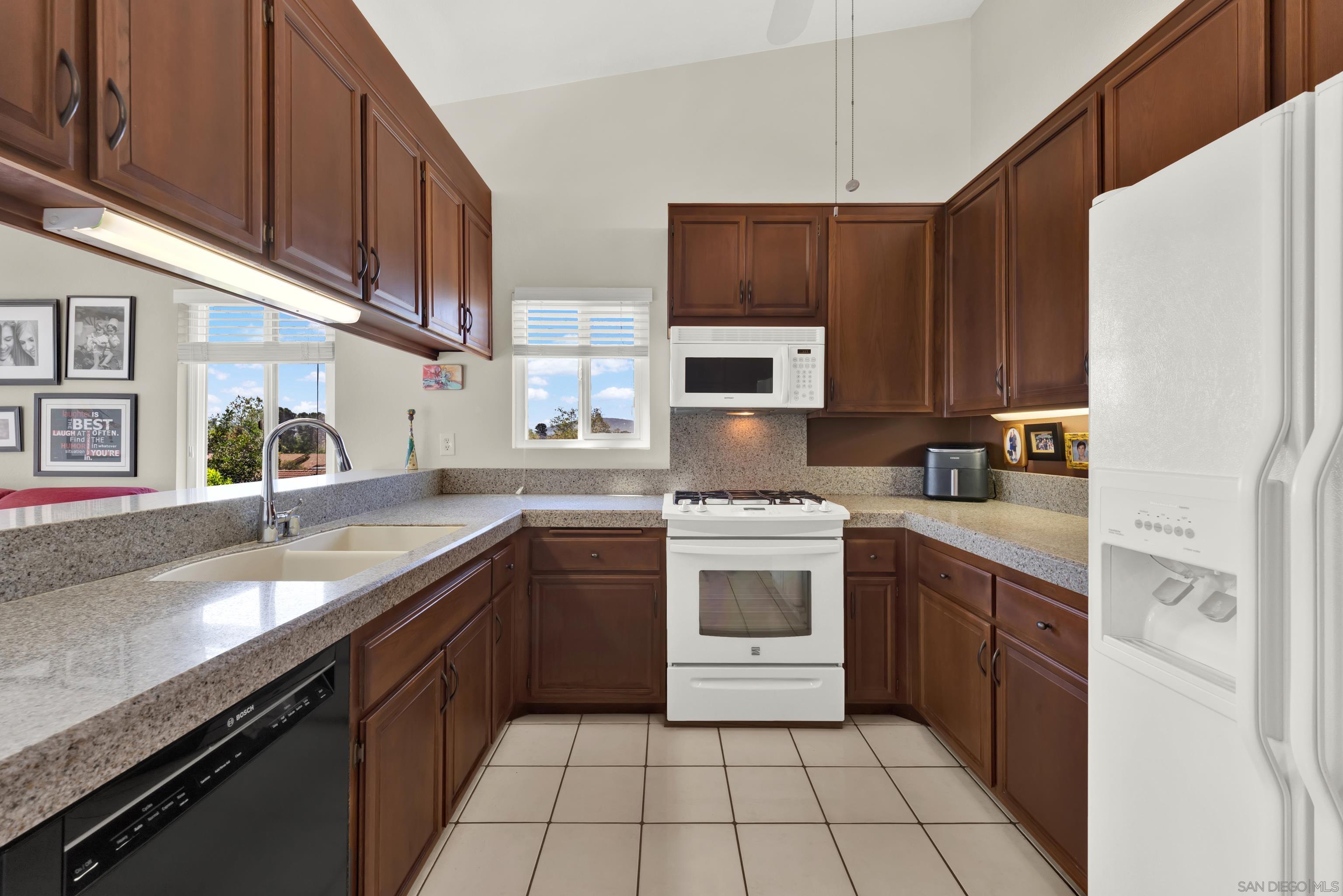 Detail Gallery Image 20 of 50 For 17925  Avenida Cordillera, San Diego,  CA 92128 - 2 Beds | 2 Baths