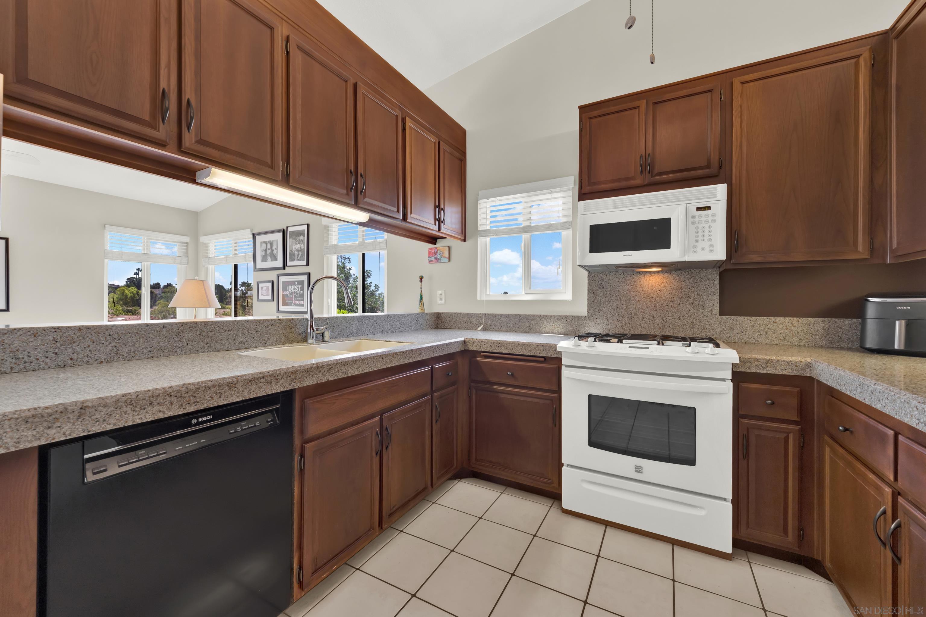 Detail Gallery Image 21 of 50 For 17925  Avenida Cordillera, San Diego,  CA 92128 - 2 Beds | 2 Baths