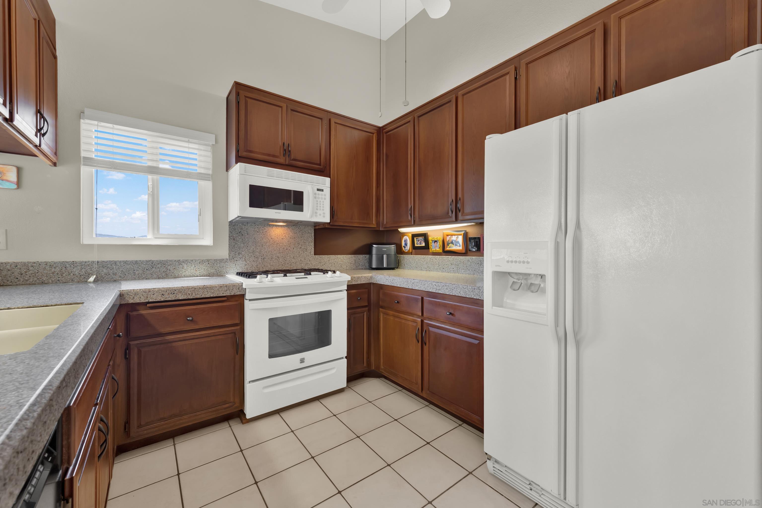 Detail Gallery Image 22 of 50 For 17925  Avenida Cordillera, San Diego,  CA 92128 - 2 Beds | 2 Baths