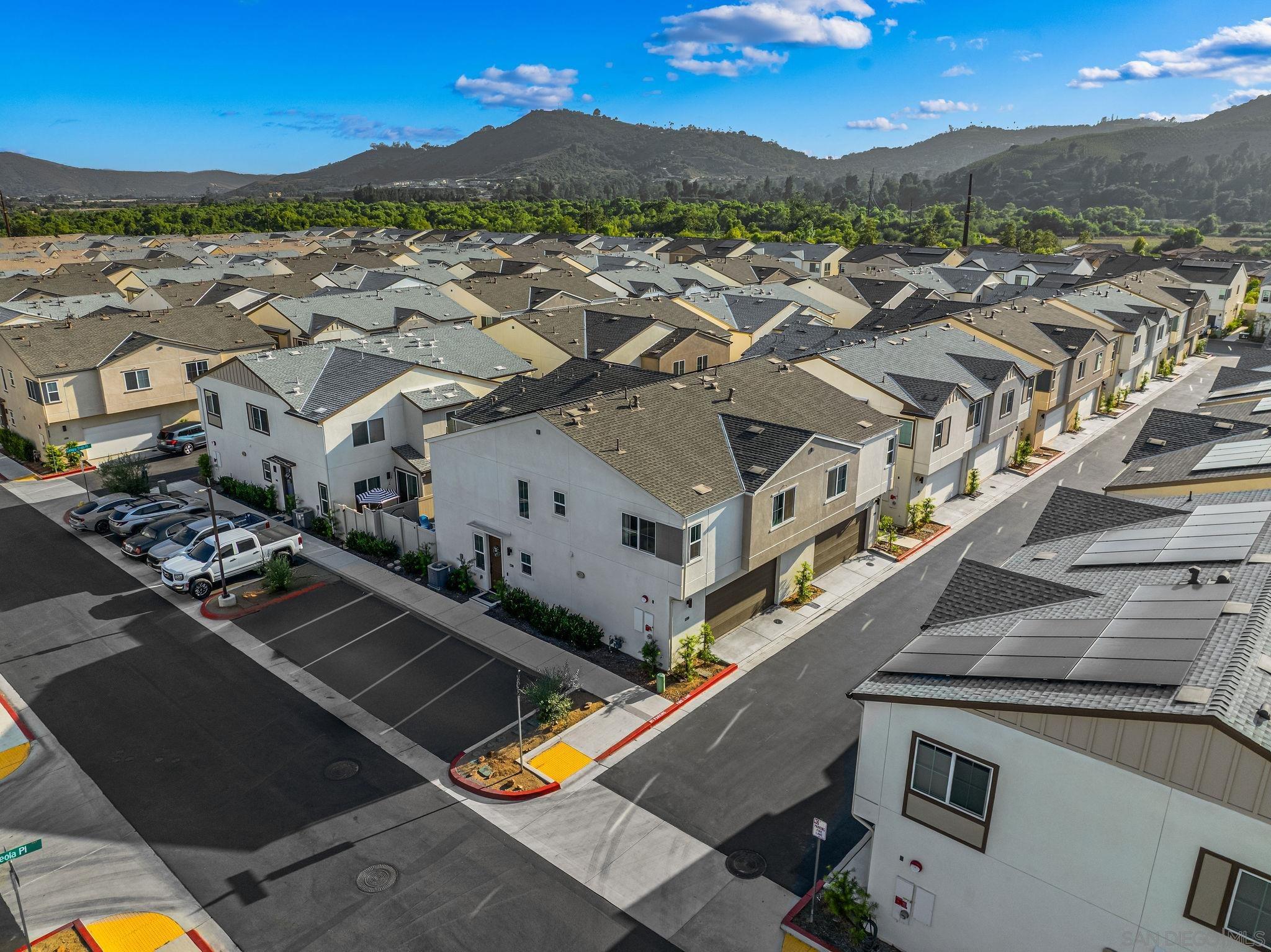 Detail Gallery Image 4 of 61 For 239  Blended Place, Fallbrook,  CA 92028 - 3 Beds | 2/1 Baths