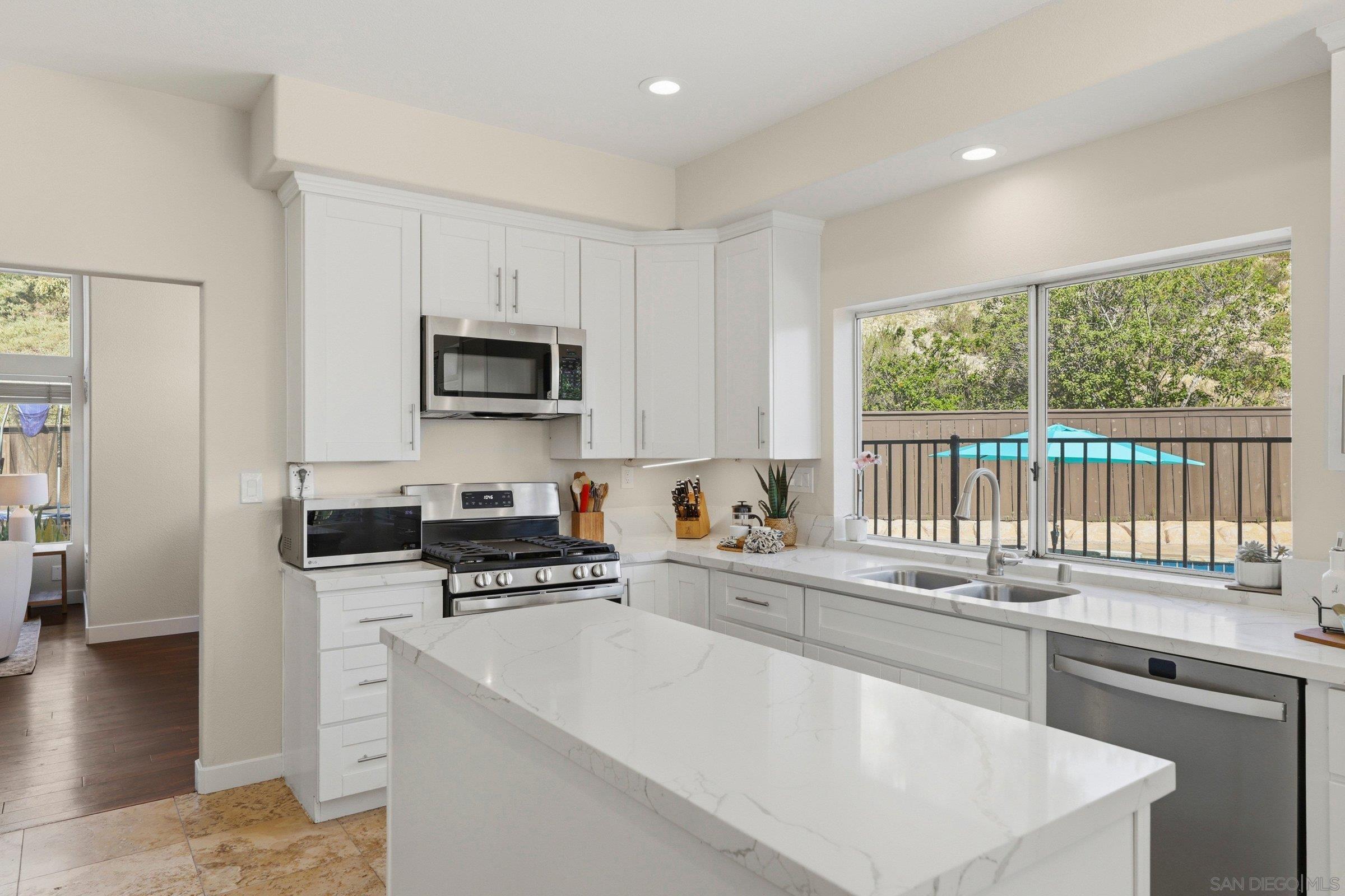 Detail Gallery Image 12 of 59 For 7386  Juncus, San Diego,  CA 92129 - 4 Beds | 2/1 Baths