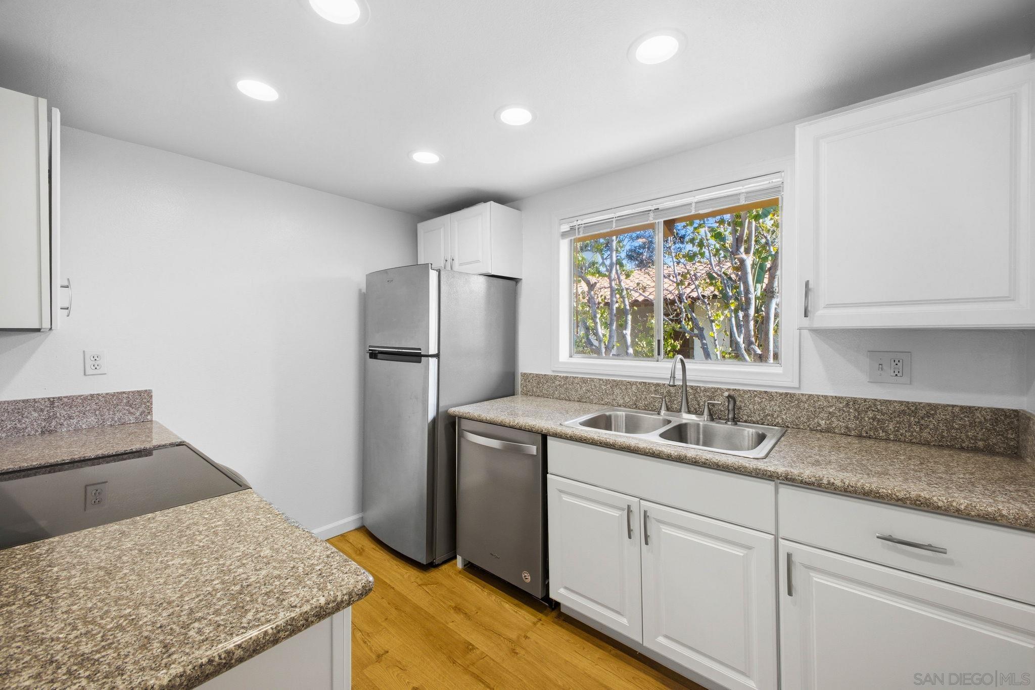 Detail Gallery Image 4 of 38 For 6019  Rancho Mission Rd  #204,  San Diego,  CA 92108 - 2 Beds | 2 Baths