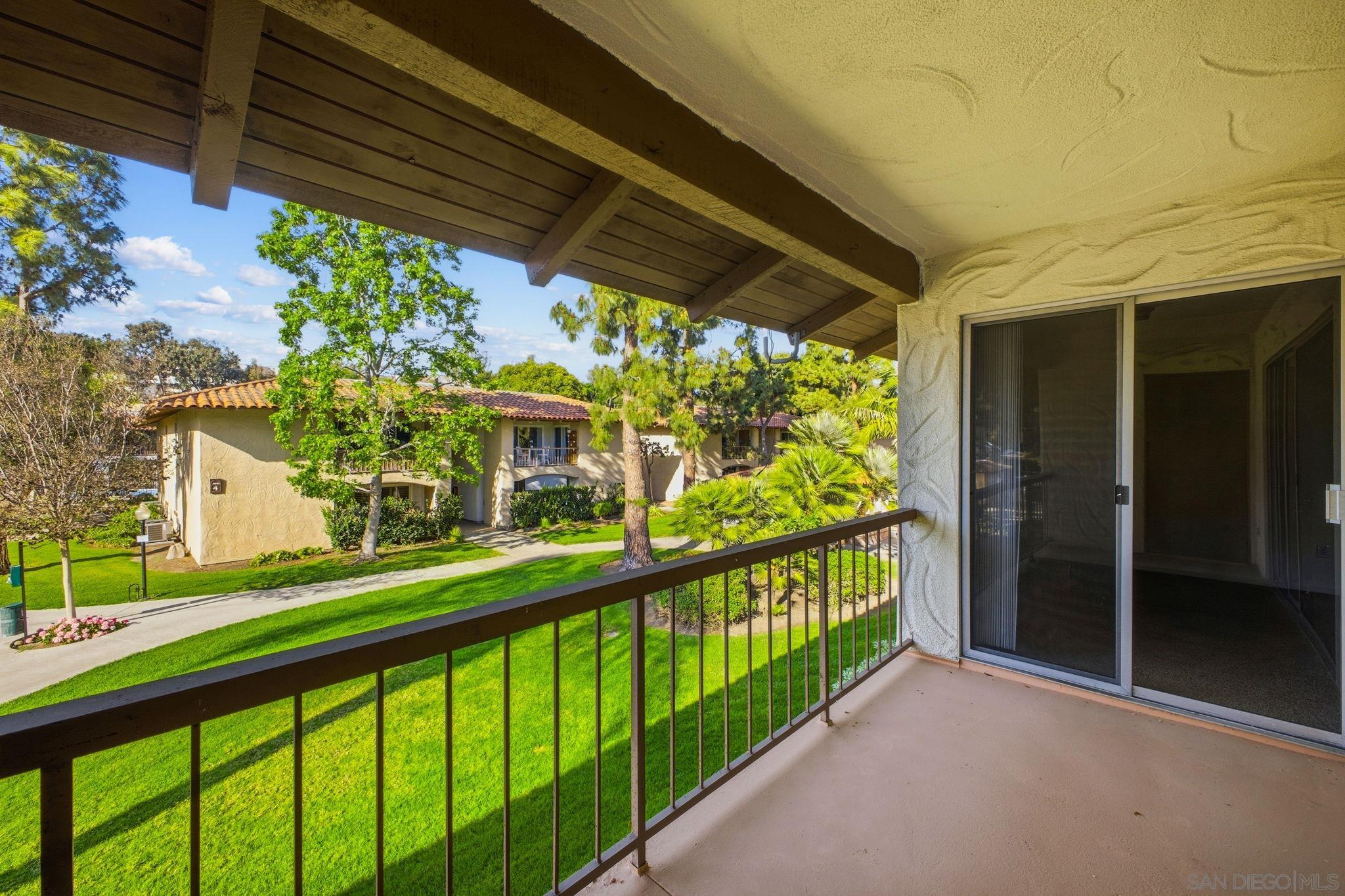 Detail Gallery Image 8 of 38 For 6019  Rancho Mission Rd  #204,  San Diego,  CA 92108 - 2 Beds | 2 Baths
