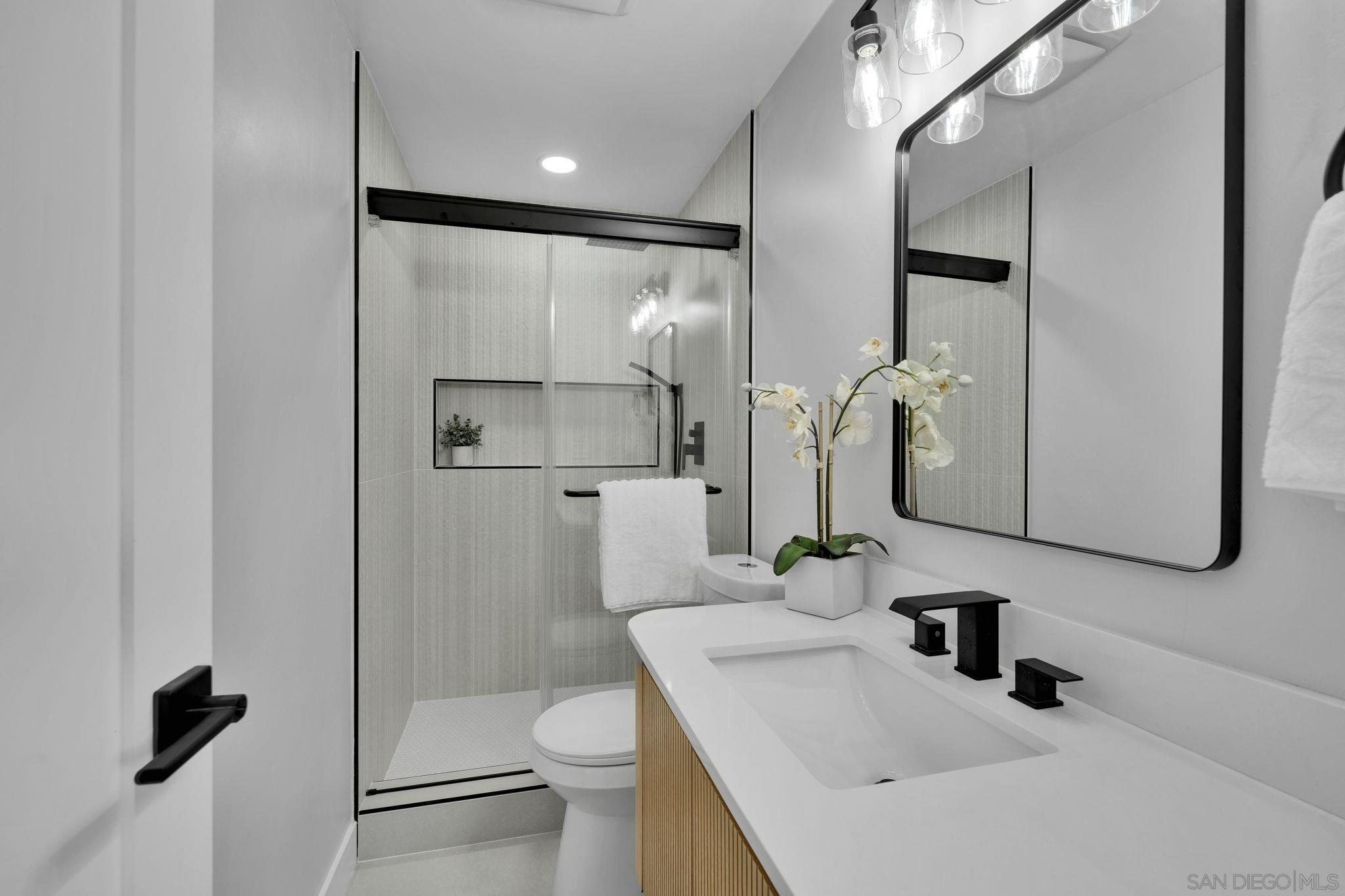 Detail Gallery Image 8 of 14 For 3418  Angwin Dr, San Diego,  CA 92123 - 4 Beds | 2 Baths