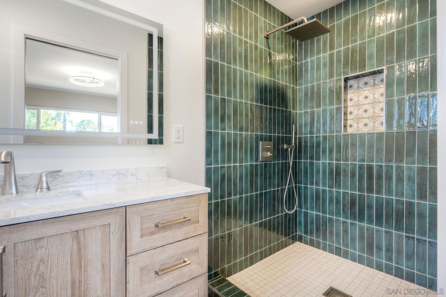 Detail Gallery Image 13 of 43 For 578  E. Indian Rock Rd, Vista,  CA 92084 - 3 Beds | 2 Baths