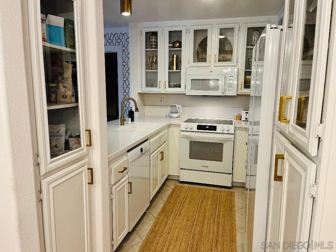 Detail Gallery Image 7 of 19 For 2037  Burton St  #43,  San Diego,  CA 92111 - 2 Beds | 2 Baths