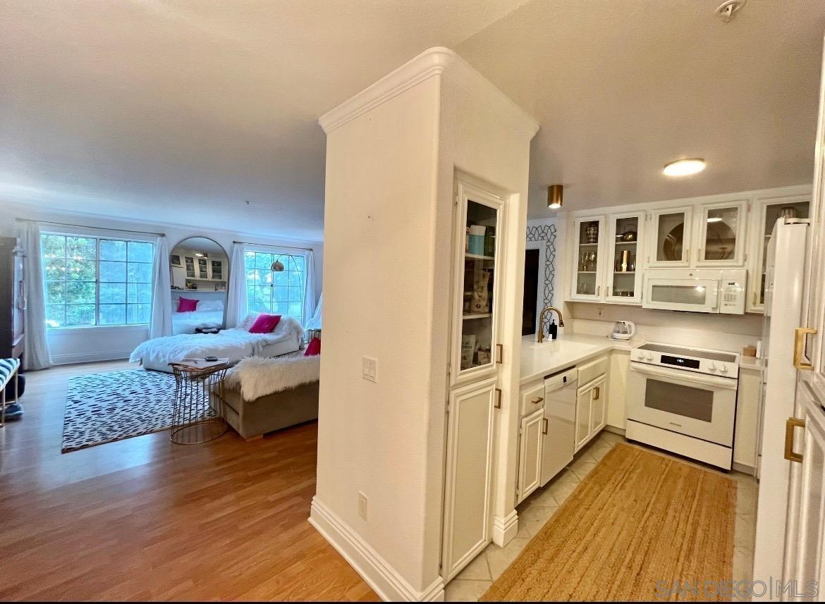 Detail Gallery Image 8 of 19 For 2037  Burton St  #43,  San Diego,  CA 92111 - 2 Beds | 2 Baths