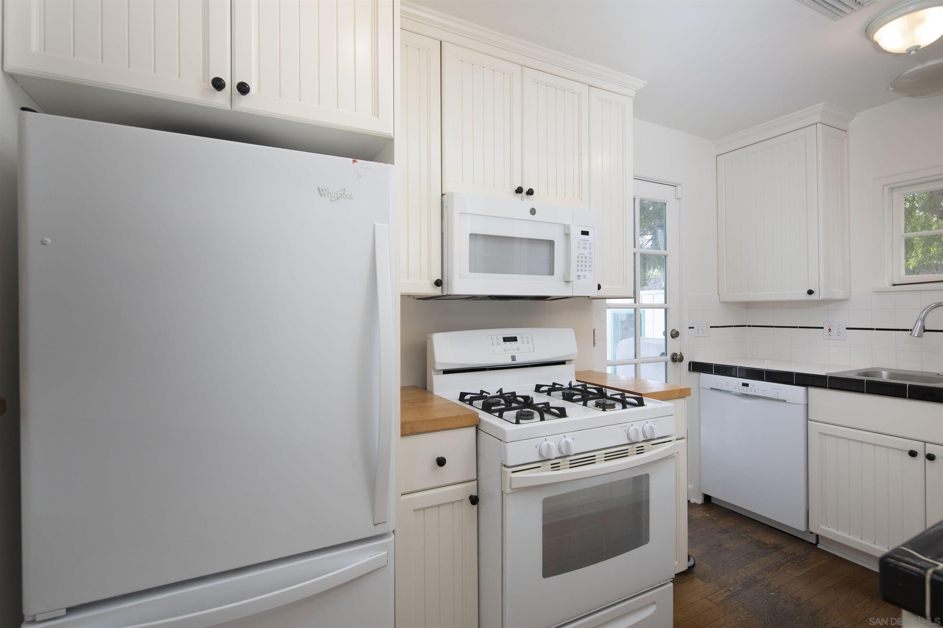 Detail Gallery Image 11 of 24 For 409 Dunemere Dr, La Jolla,  CA 92037 - 3 Beds | 2 Baths