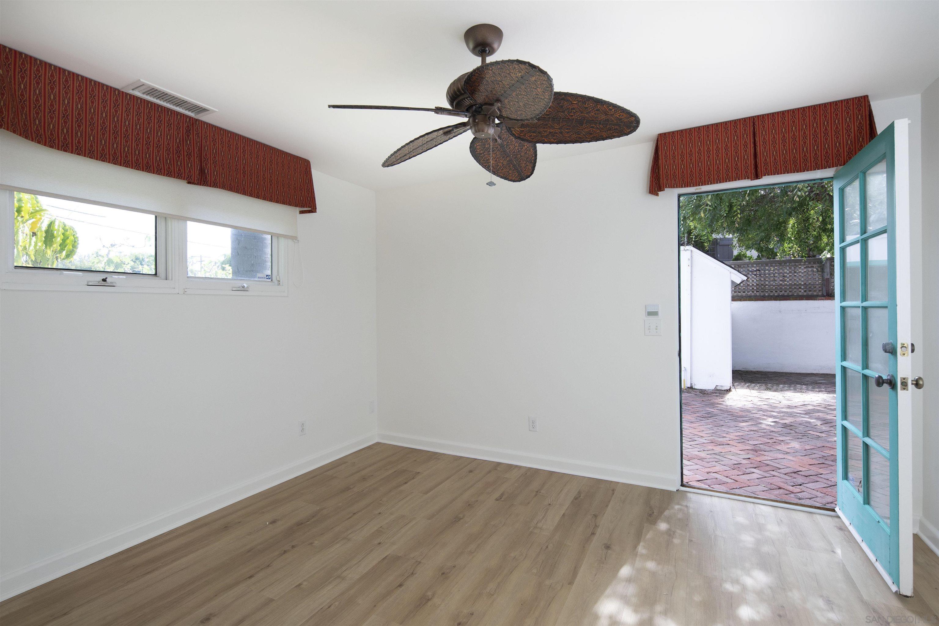 Detail Gallery Image 15 of 24 For 409 Dunemere Dr, La Jolla,  CA 92037 - 3 Beds | 2 Baths