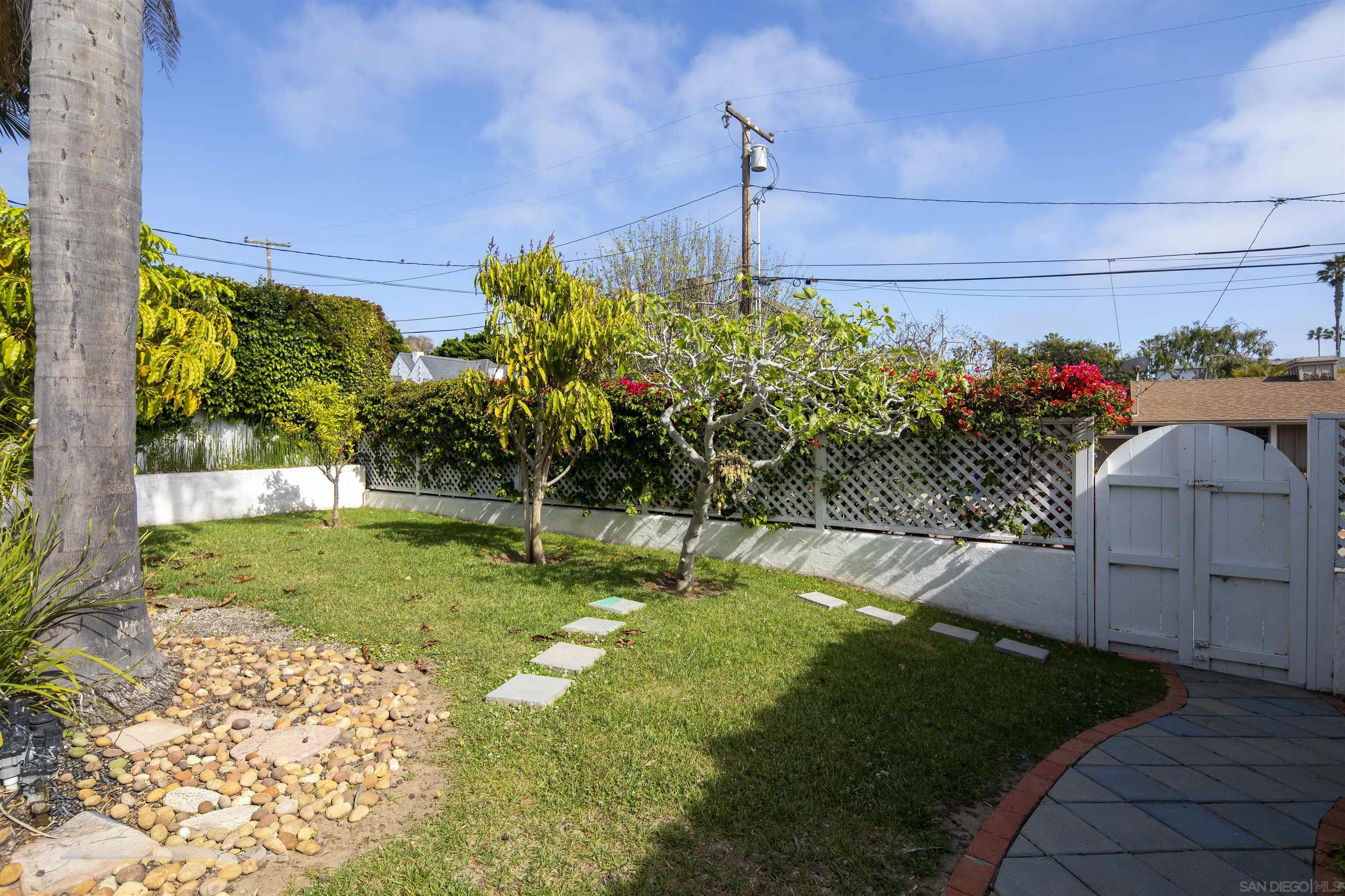 Detail Gallery Image 18 of 24 For 409 Dunemere Dr, La Jolla,  CA 92037 - 3 Beds | 2 Baths