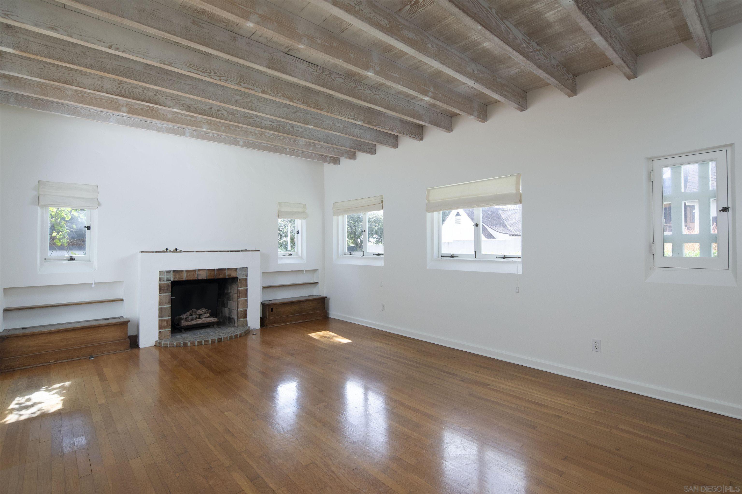 Detail Gallery Image 4 of 24 For 409 Dunemere Dr, La Jolla,  CA 92037 - 3 Beds | 2 Baths