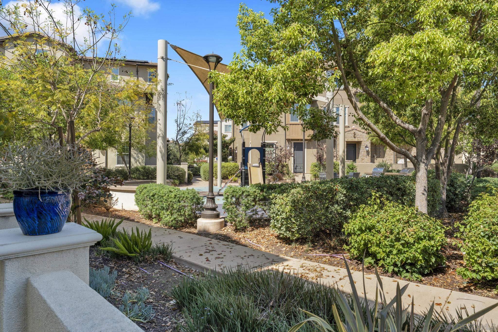 Detail Gallery Image 33 of 38 For 16316  Veridian Cir, San Diego,  CA 92127 - 4 Beds | 2/1 Baths