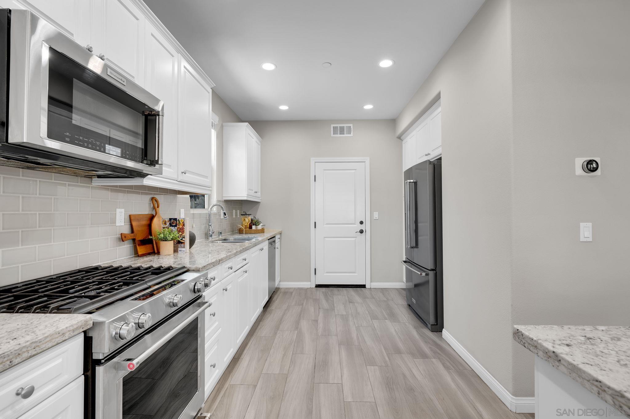 Detail Gallery Image 8 of 38 For 16316  Veridian Cir, San Diego,  CA 92127 - 4 Beds | 2/1 Baths