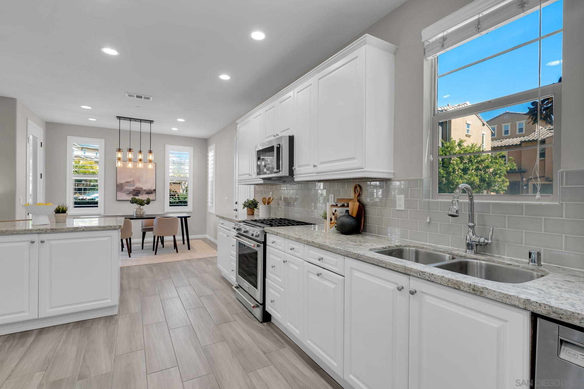 Detail Gallery Image 9 of 38 For 16316  Veridian Cir, San Diego,  CA 92127 - 4 Beds | 2/1 Baths