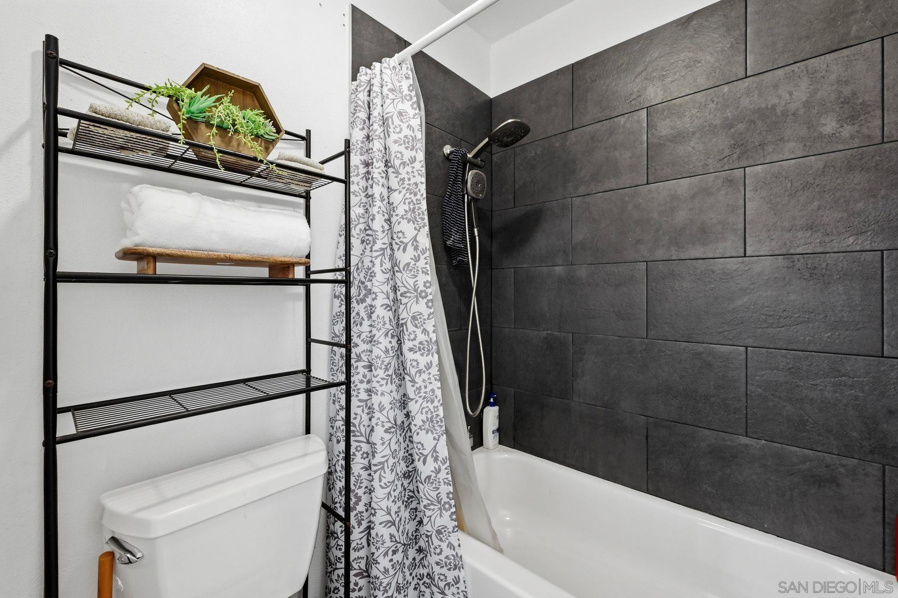 Detail Gallery Image 13 of 32 For 10198  Caminito Zar, San Diego,  CA 92126 - 3 Beds | 1/1 Baths