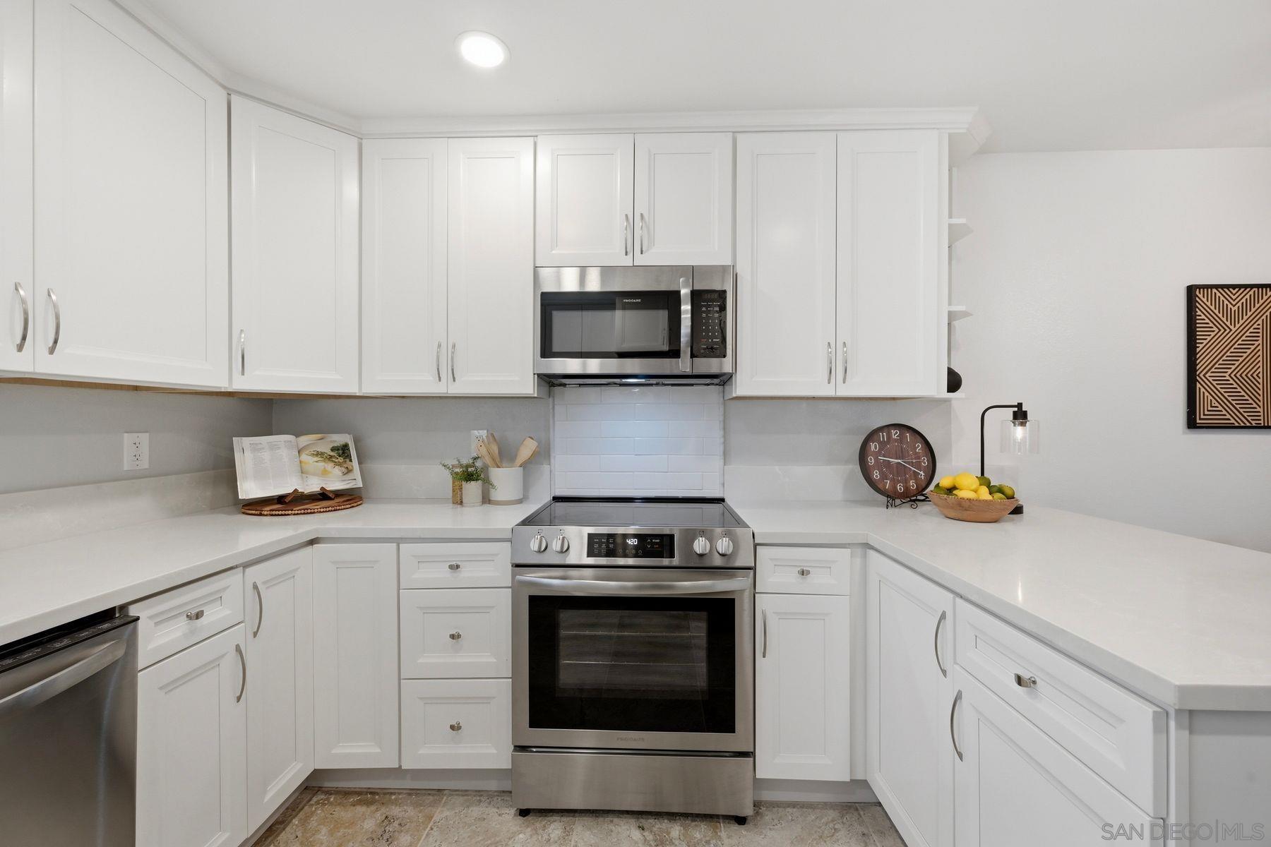 Detail Gallery Image 3 of 32 For 10198  Caminito Zar, San Diego,  CA 92126 - 3 Beds | 1/1 Baths