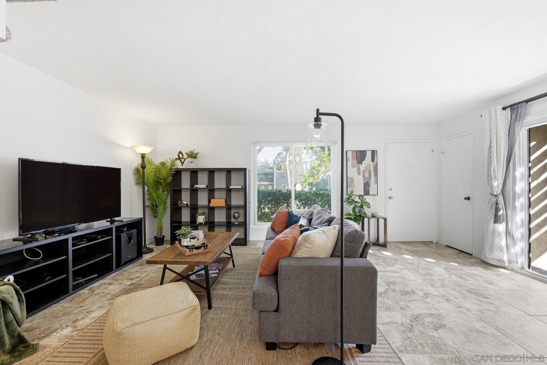 Detail Gallery Image 4 of 32 For 10198  Caminito Zar, San Diego,  CA 92126 - 3 Beds | 1/1 Baths