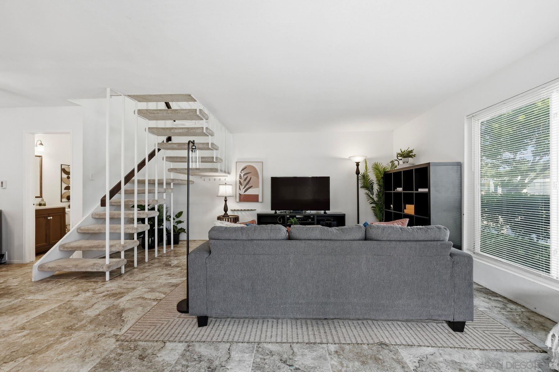 Detail Gallery Image 5 of 32 For 10198  Caminito Zar, San Diego,  CA 92126 - 3 Beds | 1/1 Baths