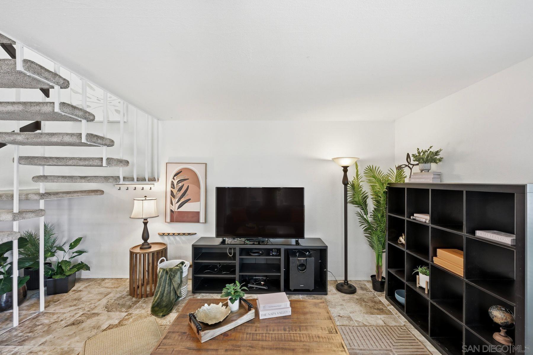 Detail Gallery Image 6 of 32 For 10198  Caminito Zar, San Diego,  CA 92126 - 3 Beds | 1/1 Baths