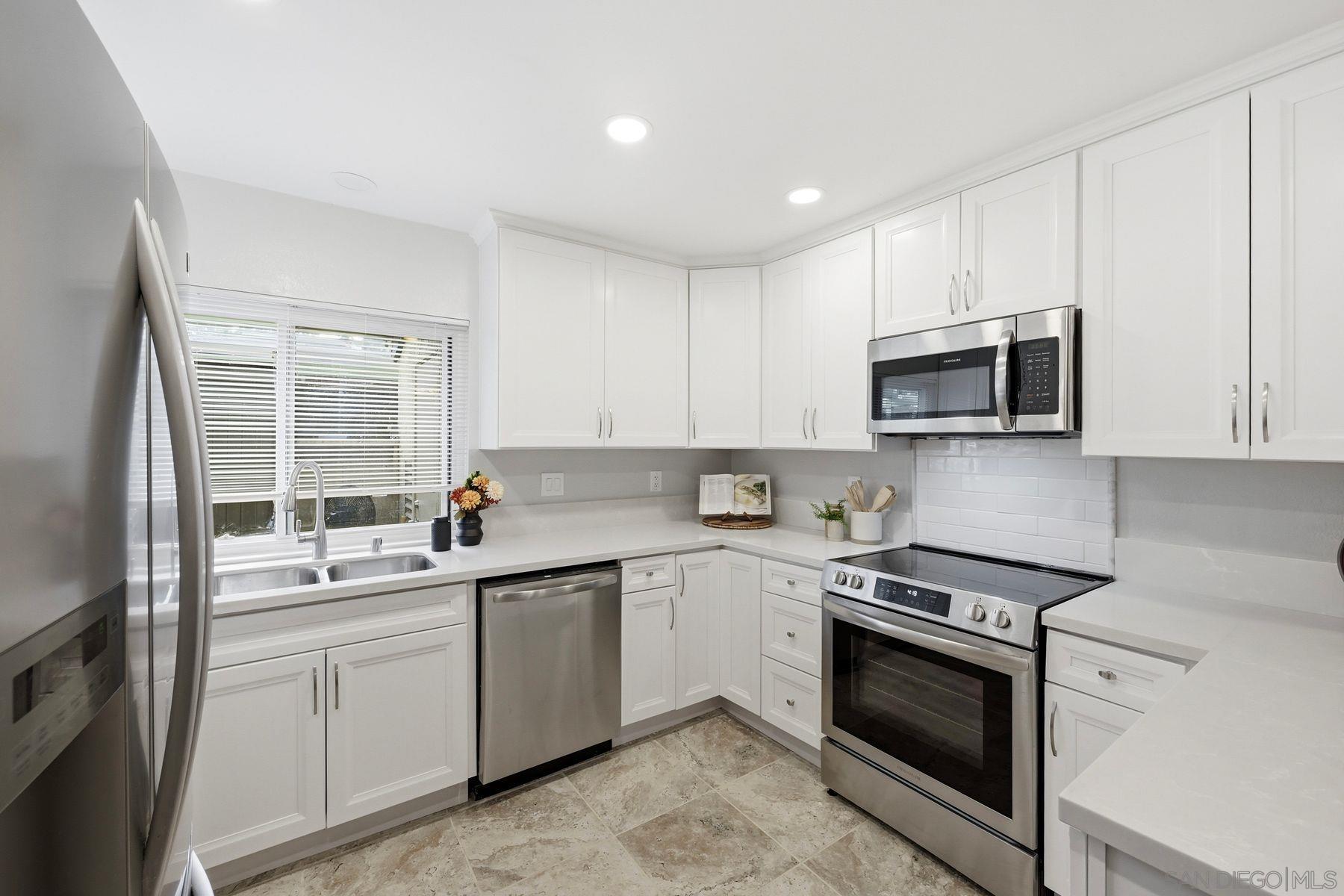 Detail Gallery Image 7 of 32 For 10198  Caminito Zar, San Diego,  CA 92126 - 3 Beds | 1/1 Baths