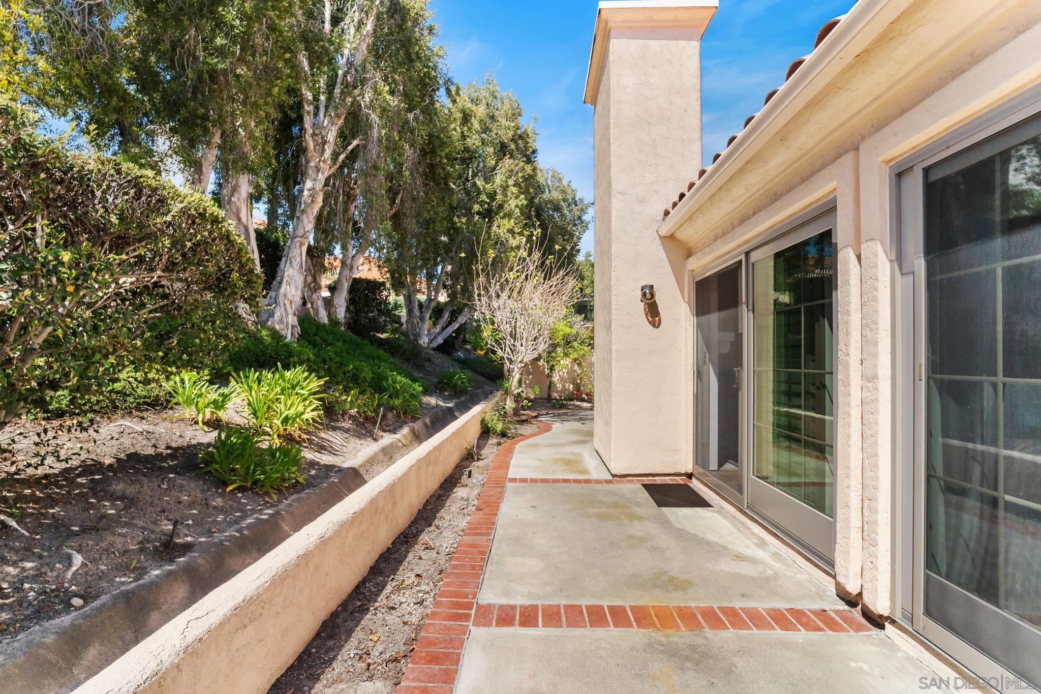 Detail Gallery Image 19 of 24 For 12027  Caminito Corriente, San Diego,  CA 92128 - 3 Beds | 2 Baths