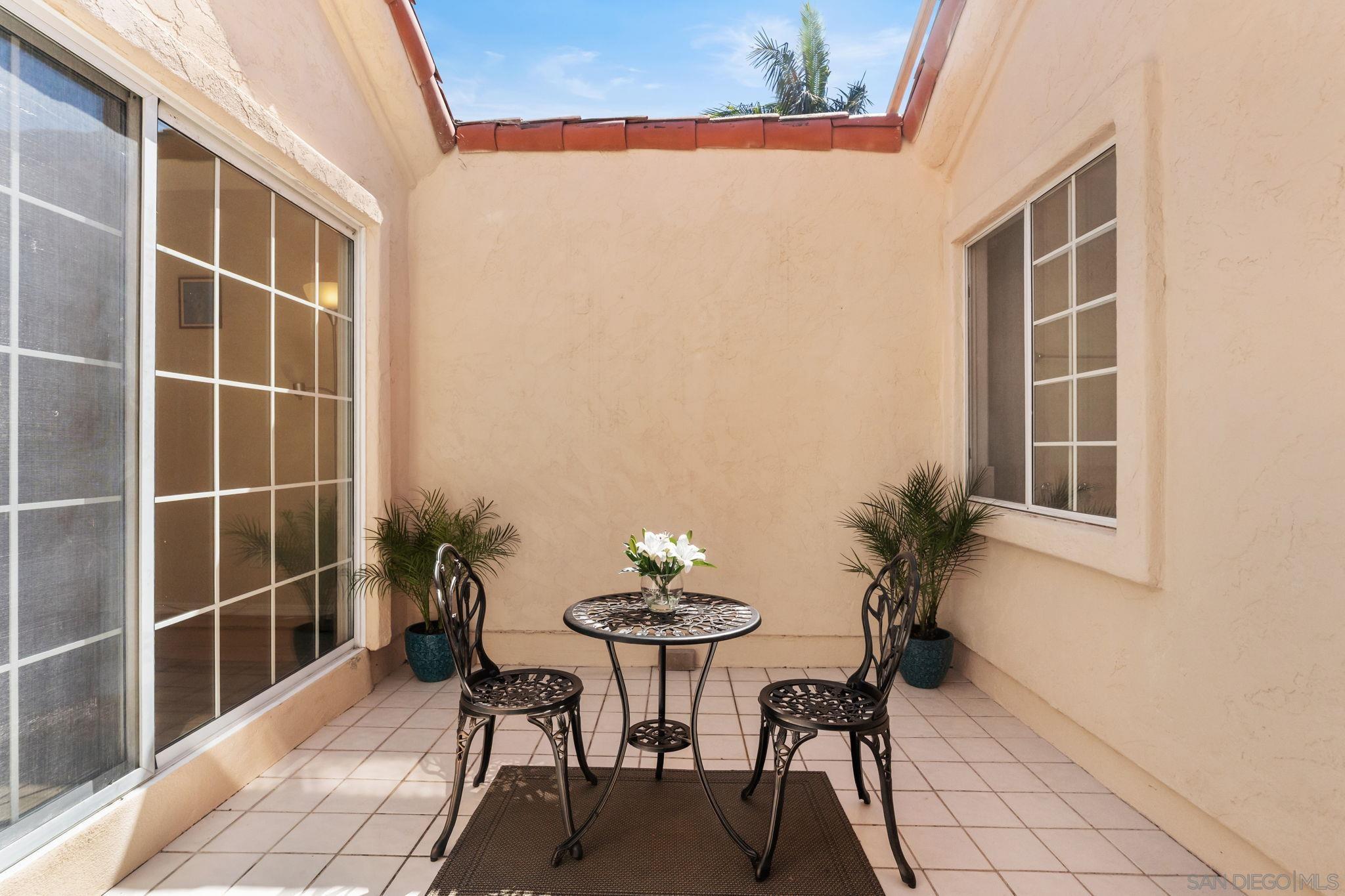 Detail Gallery Image 4 of 24 For 12027  Caminito Corriente, San Diego,  CA 92128 - 3 Beds | 2 Baths