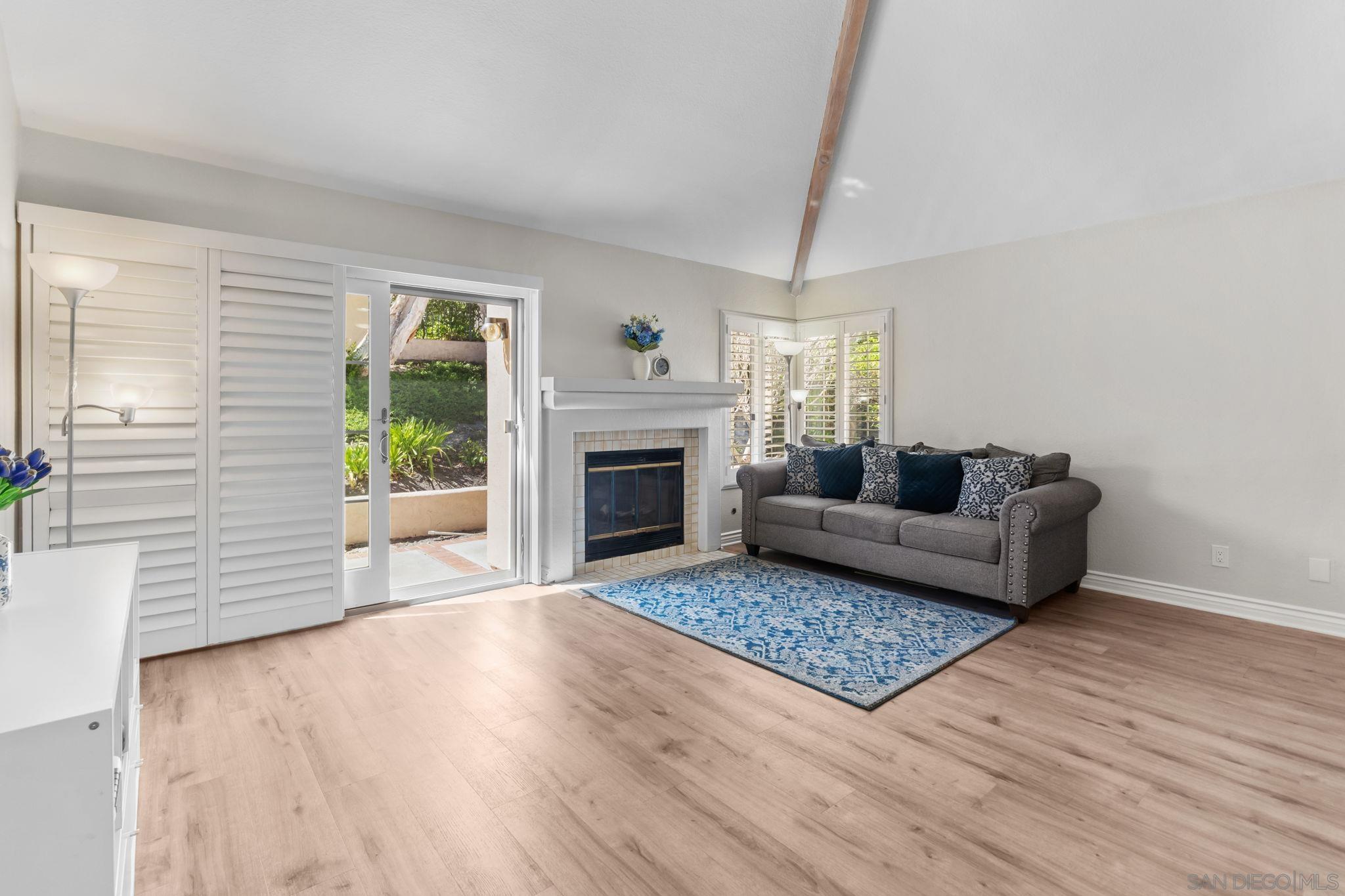 Detail Gallery Image 6 of 24 For 12027  Caminito Corriente, San Diego,  CA 92128 - 3 Beds | 2 Baths