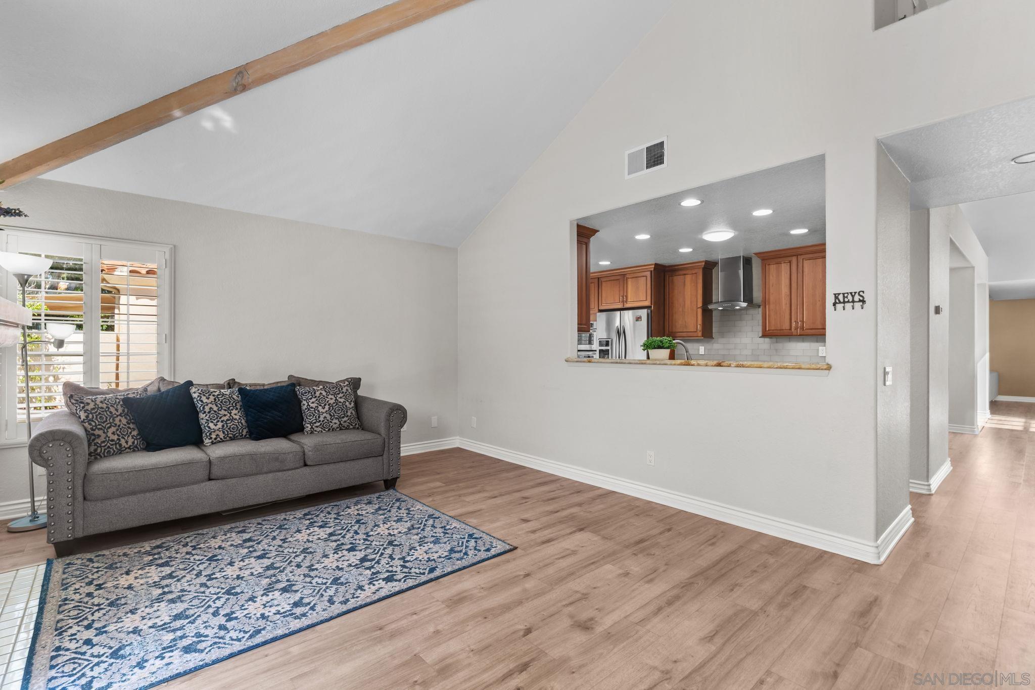 Detail Gallery Image 7 of 24 For 12027  Caminito Corriente, San Diego,  CA 92128 - 3 Beds | 2 Baths