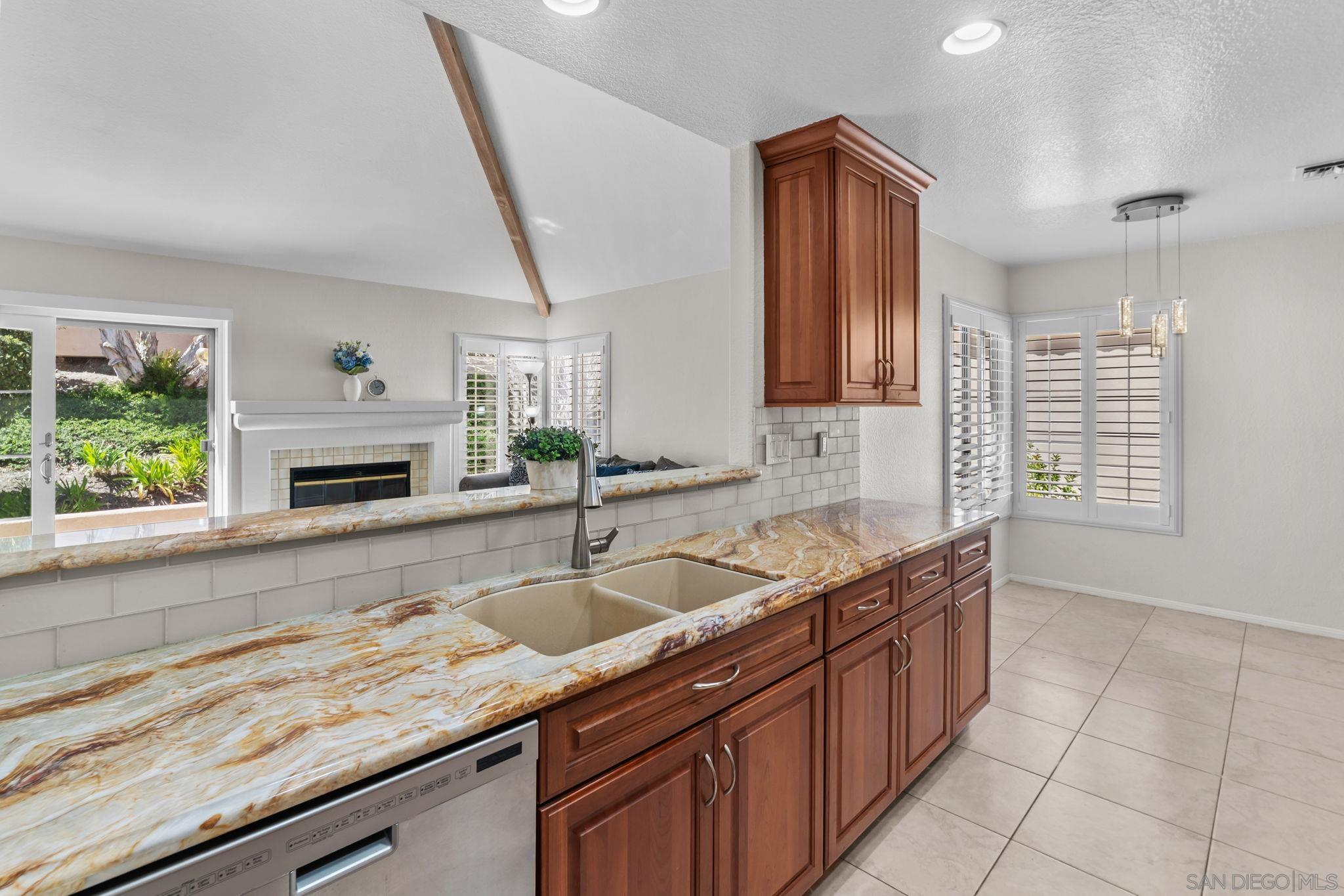 Detail Gallery Image 8 of 24 For 12027  Caminito Corriente, San Diego,  CA 92128 - 3 Beds | 2 Baths