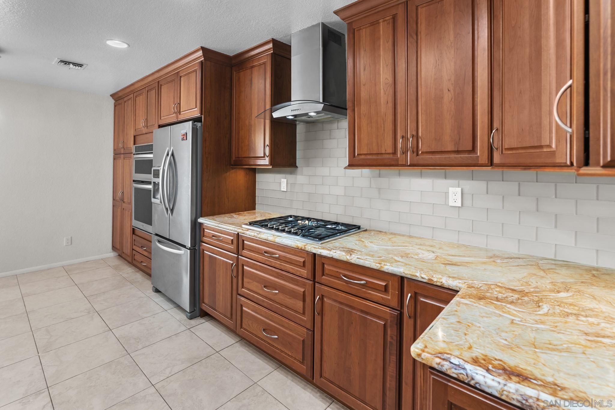 Detail Gallery Image 9 of 24 For 12027  Caminito Corriente, San Diego,  CA 92128 - 3 Beds | 2 Baths