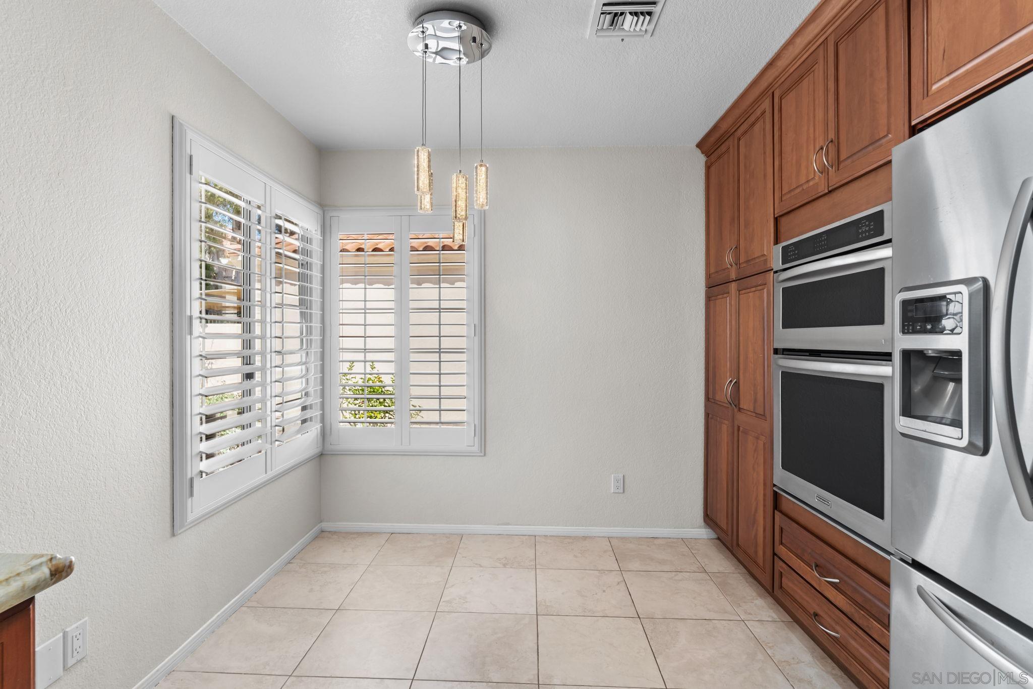 Detail Gallery Image 10 of 24 For 12027  Caminito Corriente, San Diego,  CA 92128 - 3 Beds | 2 Baths