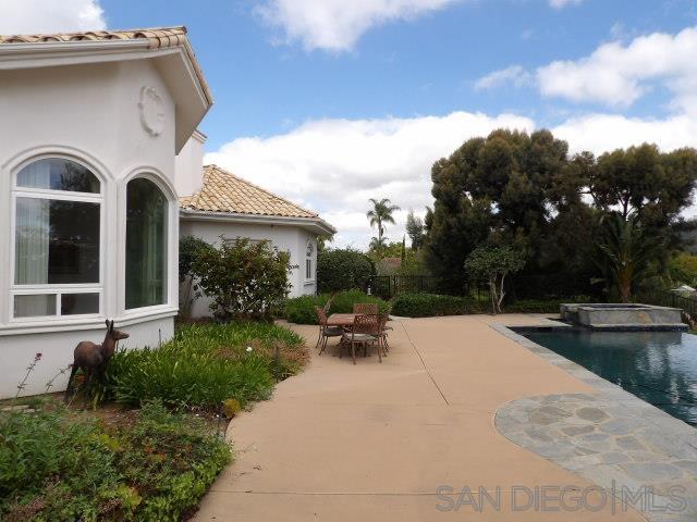 Detail Gallery Image 8 of 13 For , Encinitas,  CA 92024 - 3 Beds | 3/1 Baths