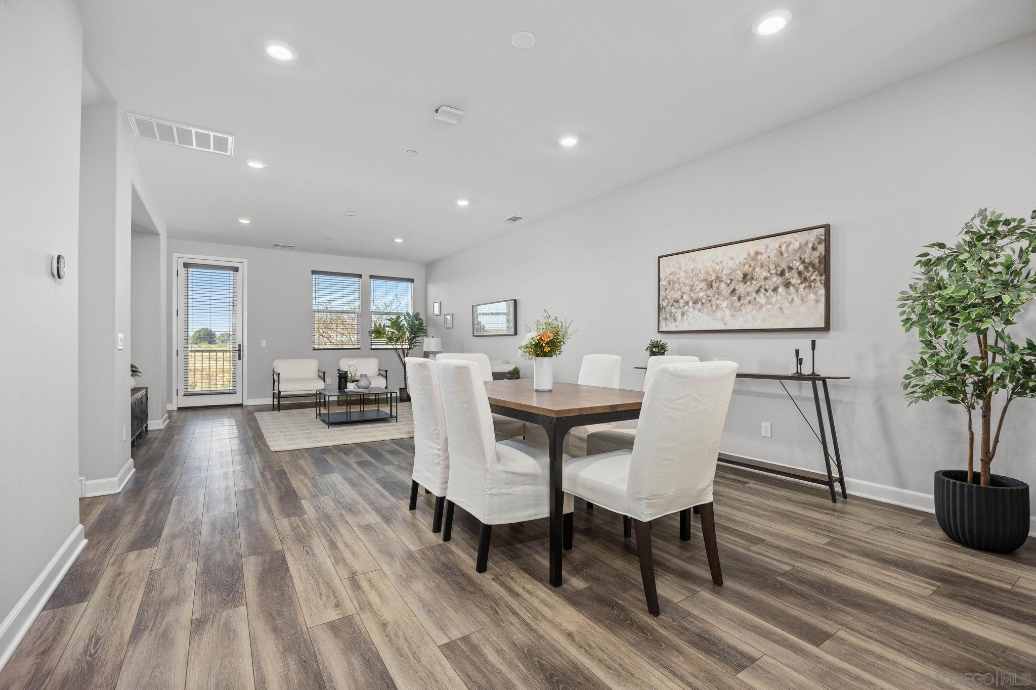 Detail Gallery Image 14 of 52 For 3574  Conner Way, Oceanside,  CA 92056 - 4 Beds | 3/1 Baths