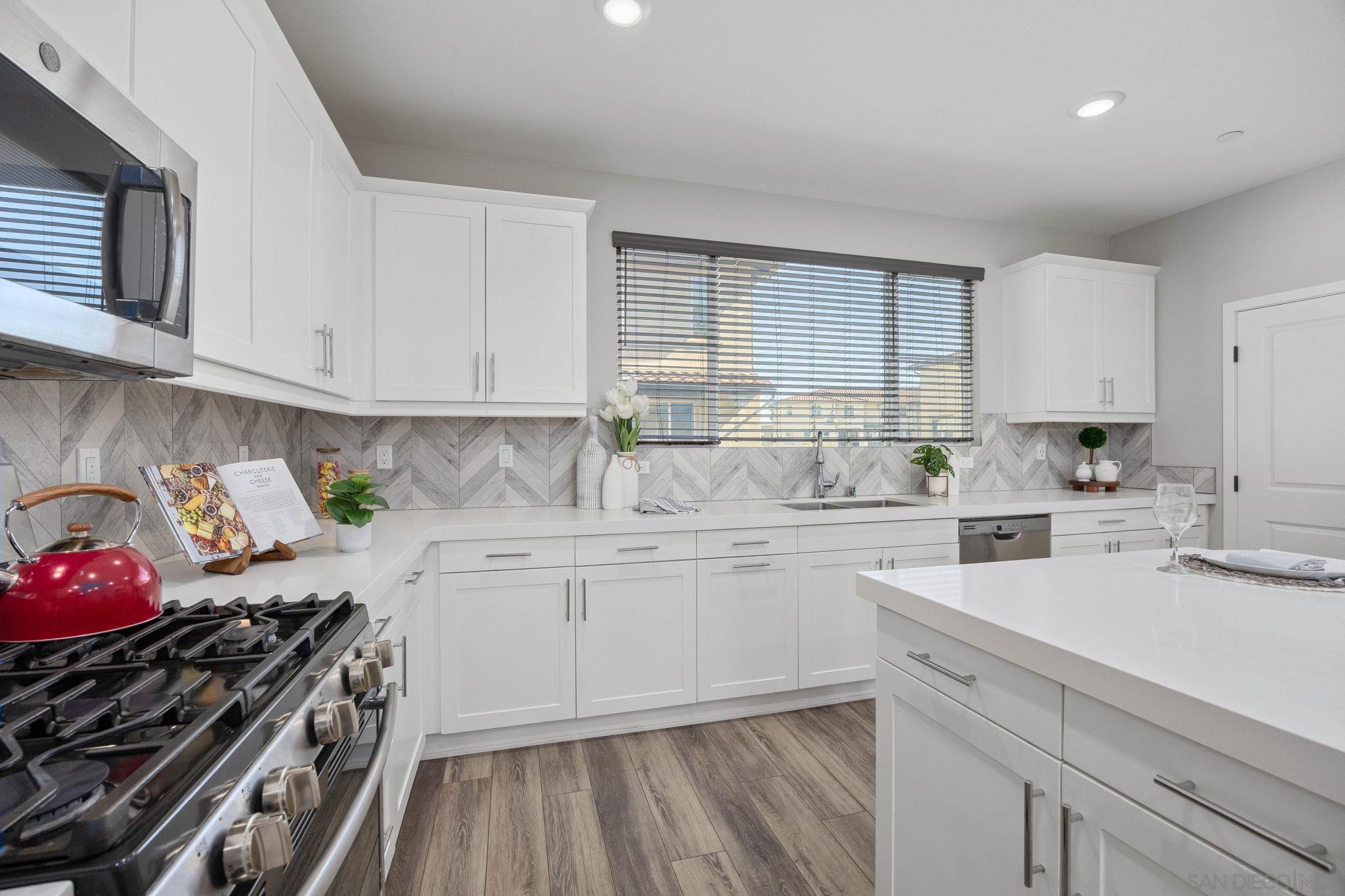 Detail Gallery Image 10 of 52 For 3574  Conner Way, Oceanside,  CA 92056 - 4 Beds | 3/1 Baths