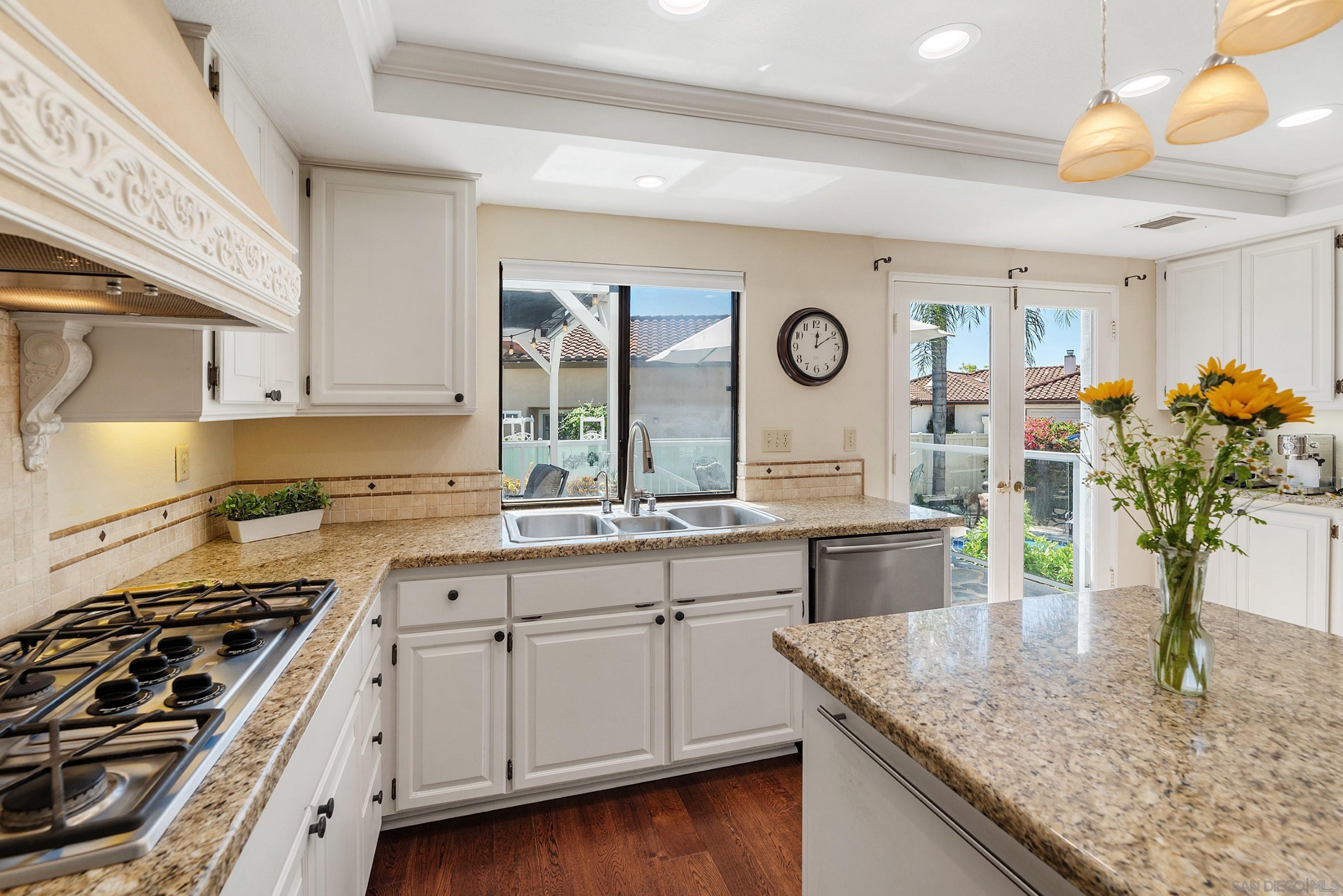 Detail Gallery Image 11 of 52 For 821  Inspiration Ln, Escondido,  CA 92025 - 4 Beds | 2/1 Baths