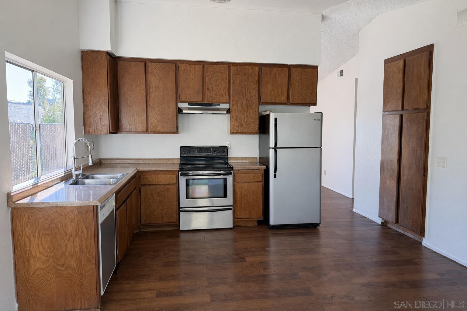 Detail Gallery Image 5 of 7 For 6124  Dracaena Court, San Diego,  CA 92114 - 4 Beds | 2 Baths