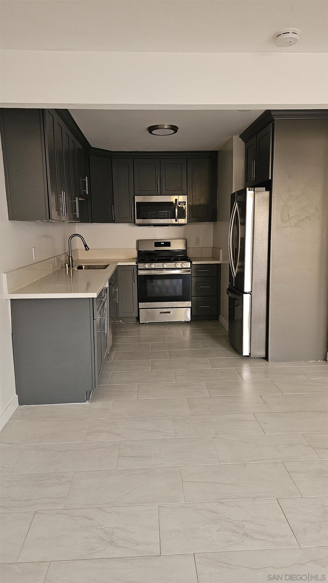 Detail Gallery Image 2 of 8 For 5914  Streamview Dr, San Diego,  CA 92105 - 3 Beds | 1 Baths