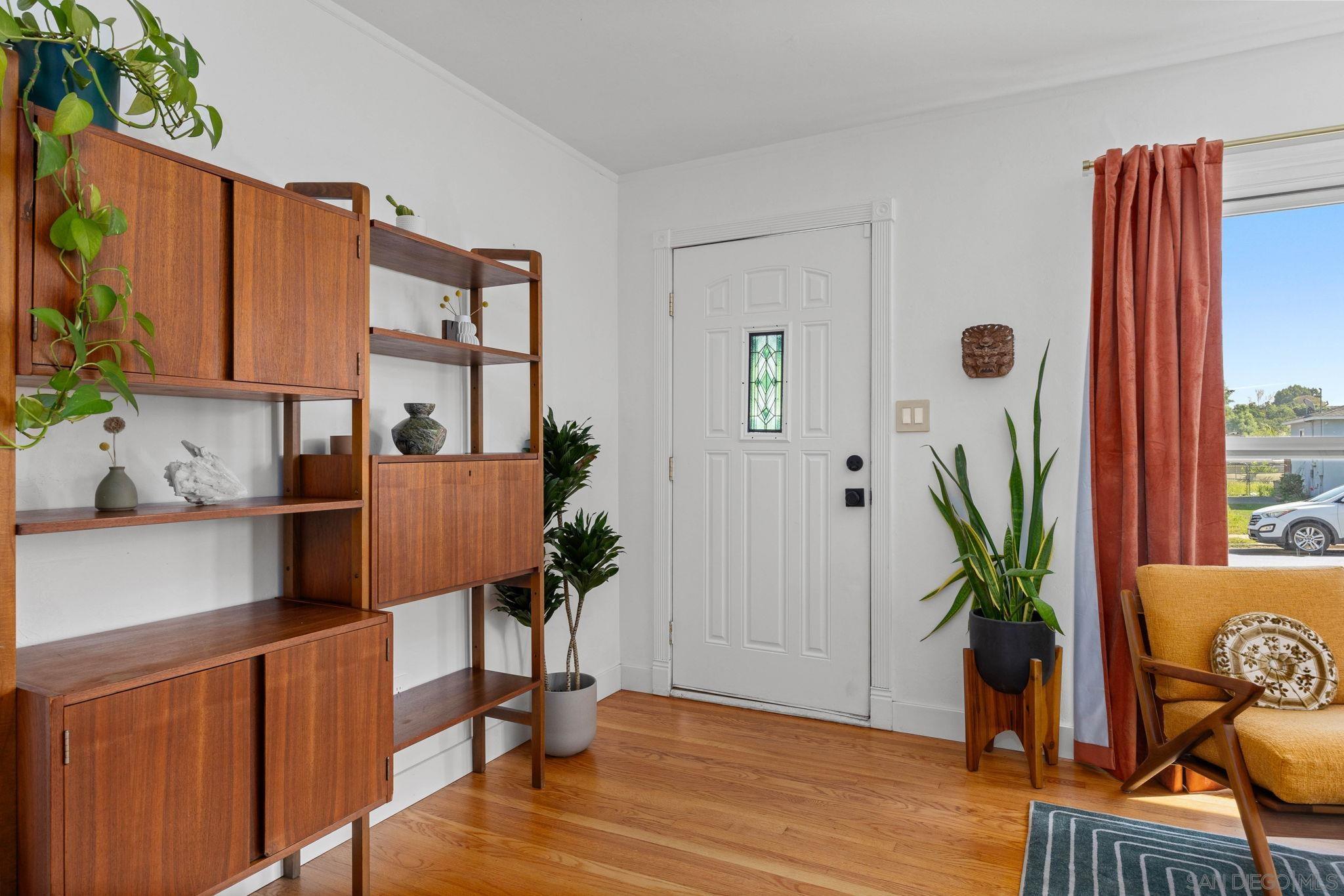 Detail Gallery Image 6 of 25 For 4036  Loma Alta Dr, San Diego,  CA 92115 - 3 Beds | 1 Baths