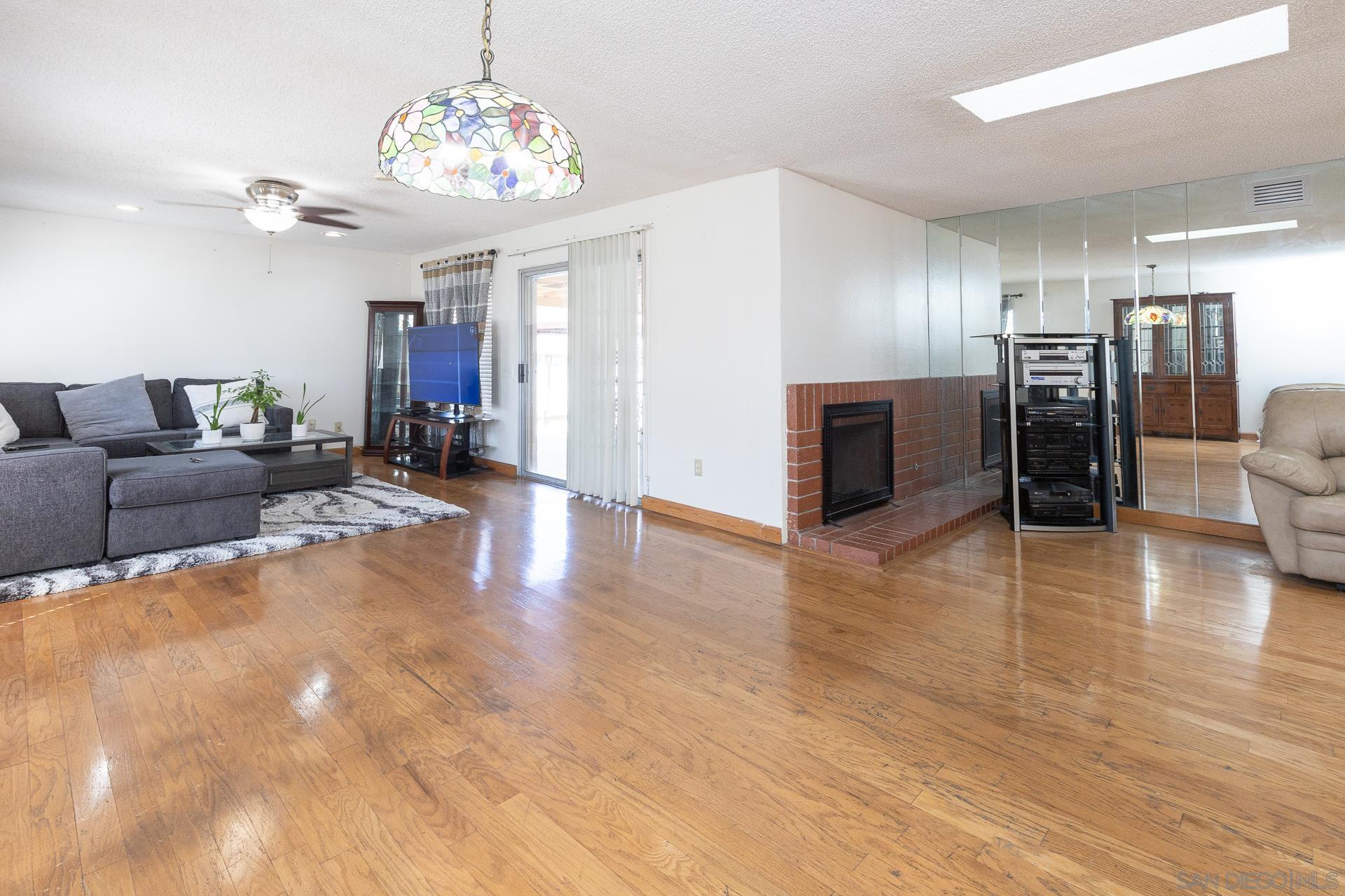 Detail Gallery Image 11 of 27 For 2254  Spring Oak Way, San Diego,  CA 92139 - 3 Beds | 2 Baths