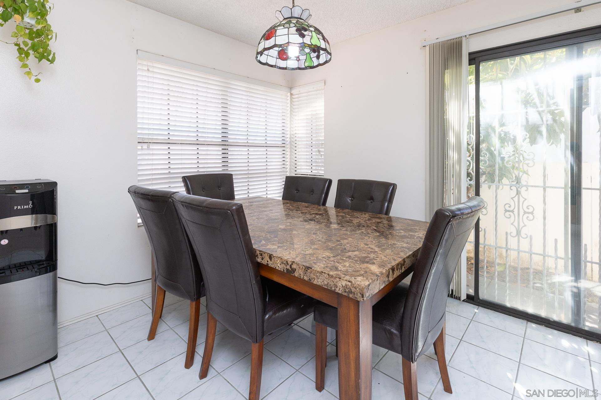 Detail Gallery Image 12 of 27 For 2254  Spring Oak Way, San Diego,  CA 92139 - 3 Beds | 2 Baths