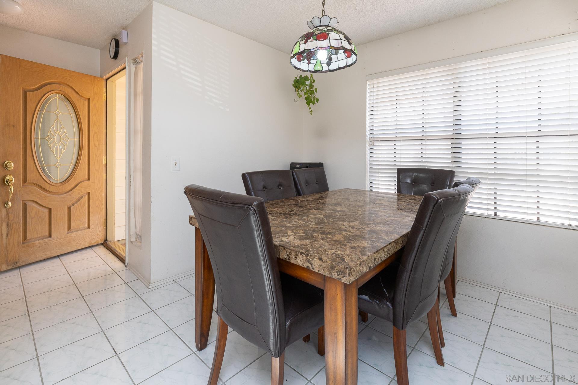 Detail Gallery Image 13 of 27 For 2254  Spring Oak Way, San Diego,  CA 92139 - 3 Beds | 2 Baths