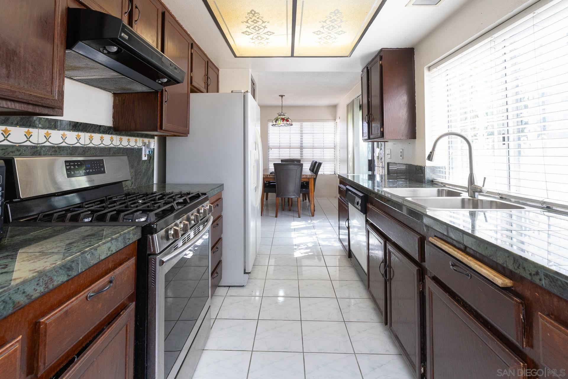 Detail Gallery Image 14 of 27 For 2254  Spring Oak Way, San Diego,  CA 92139 - 3 Beds | 2 Baths