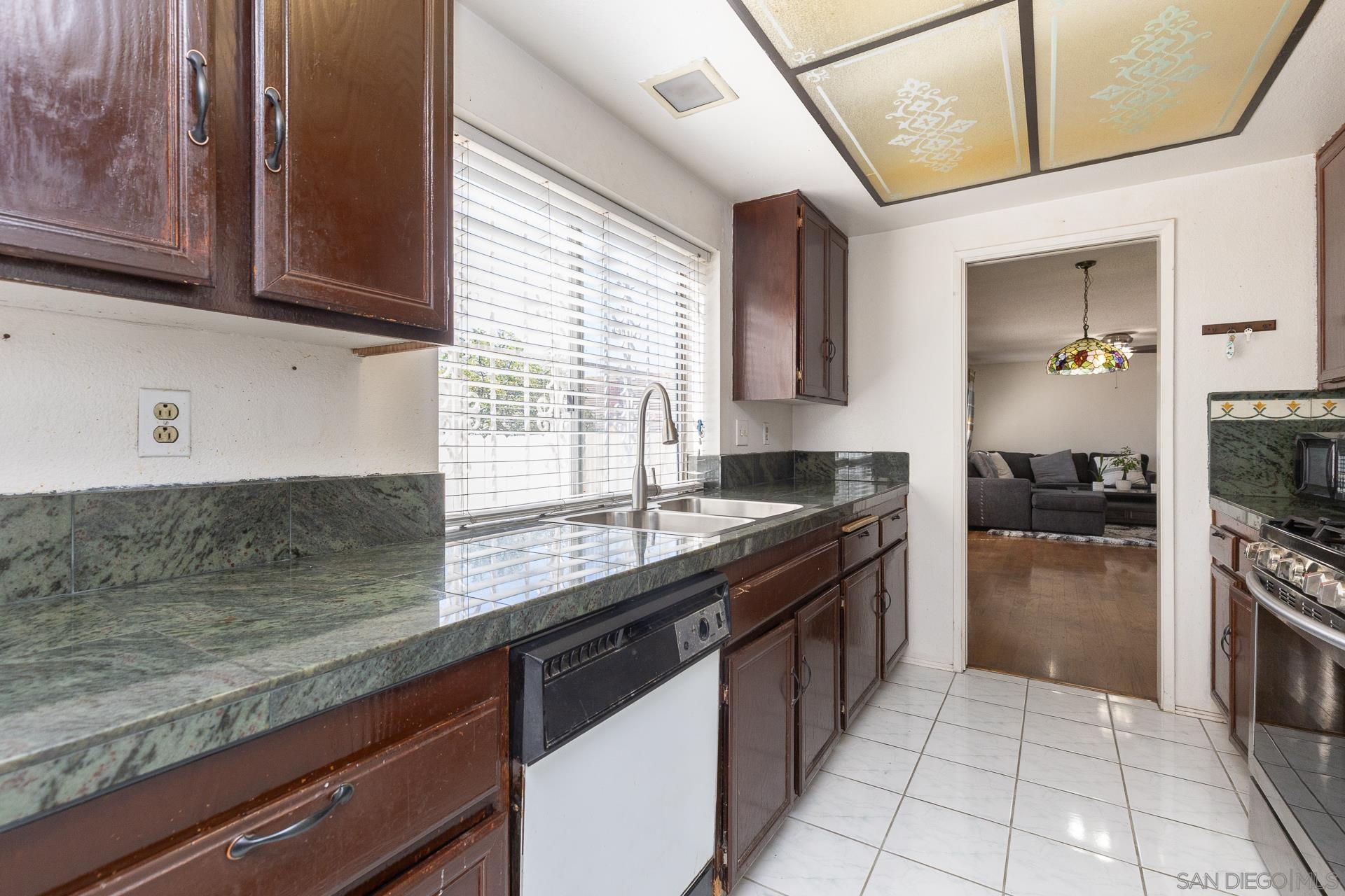 Detail Gallery Image 15 of 27 For 2254  Spring Oak Way, San Diego,  CA 92139 - 3 Beds | 2 Baths