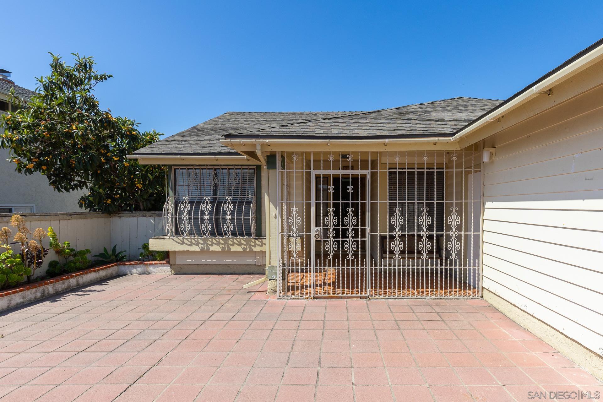 Detail Gallery Image 3 of 27 For 2254  Spring Oak Way, San Diego,  CA 92139 - 3 Beds | 2 Baths